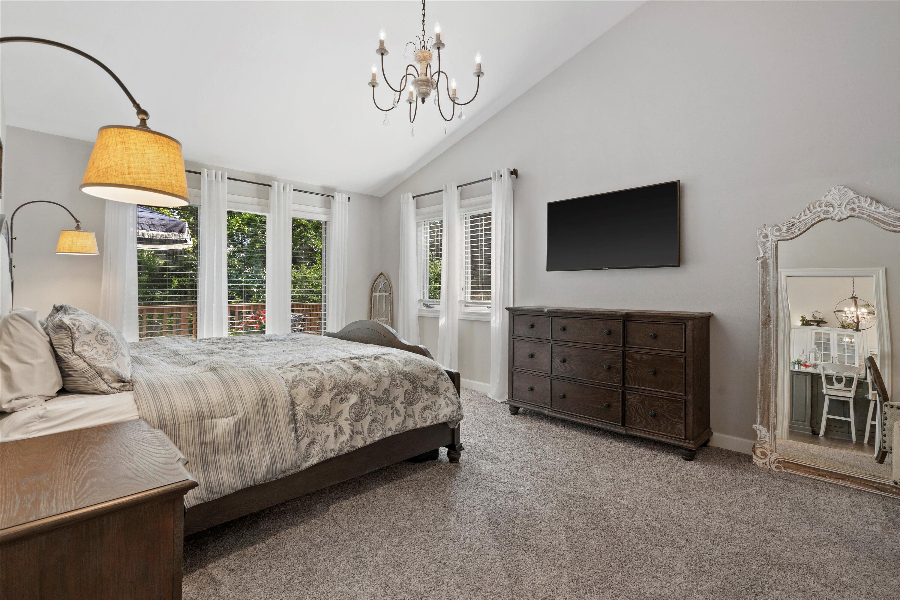 323 Parkview Ct