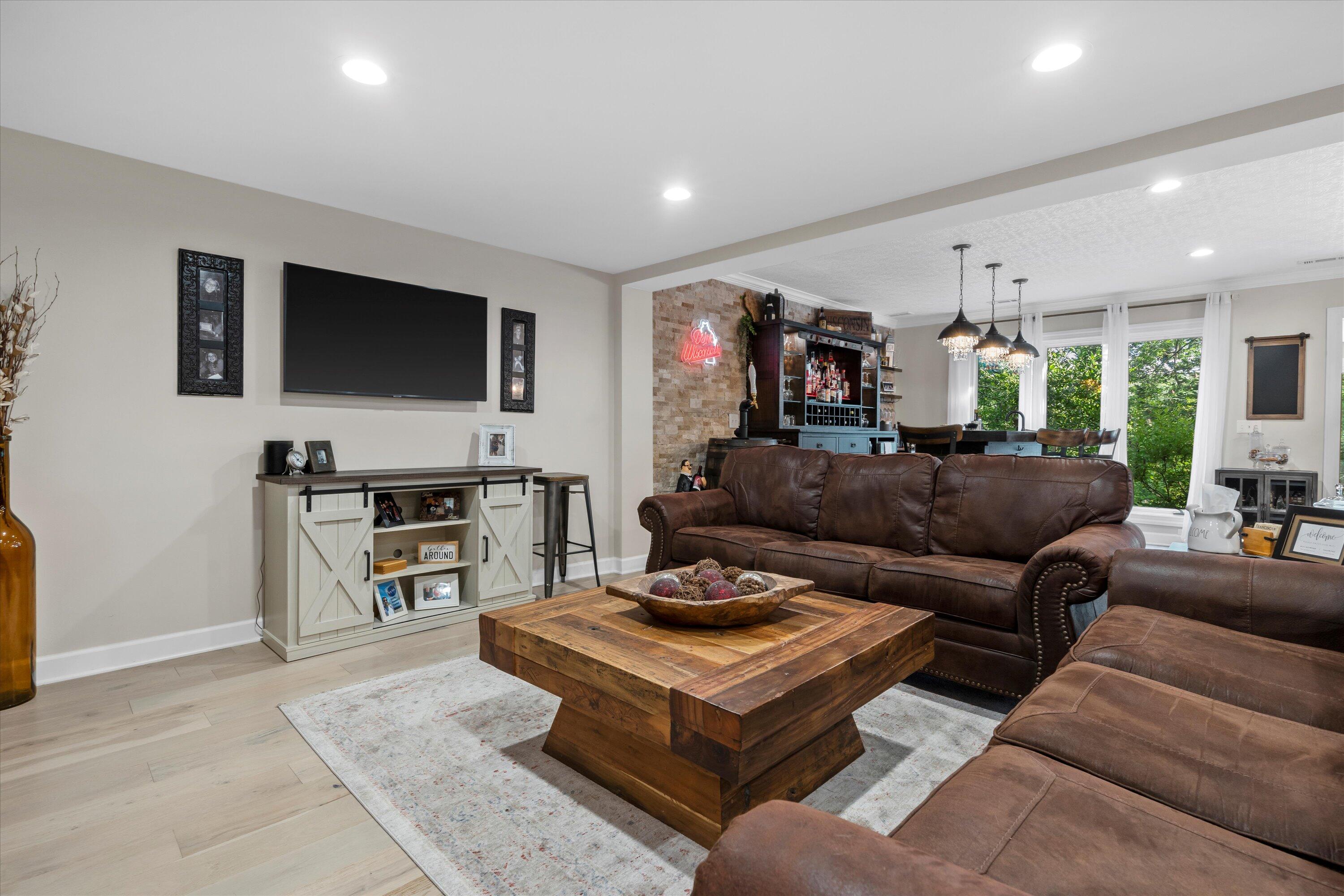 323 Parkview Ct