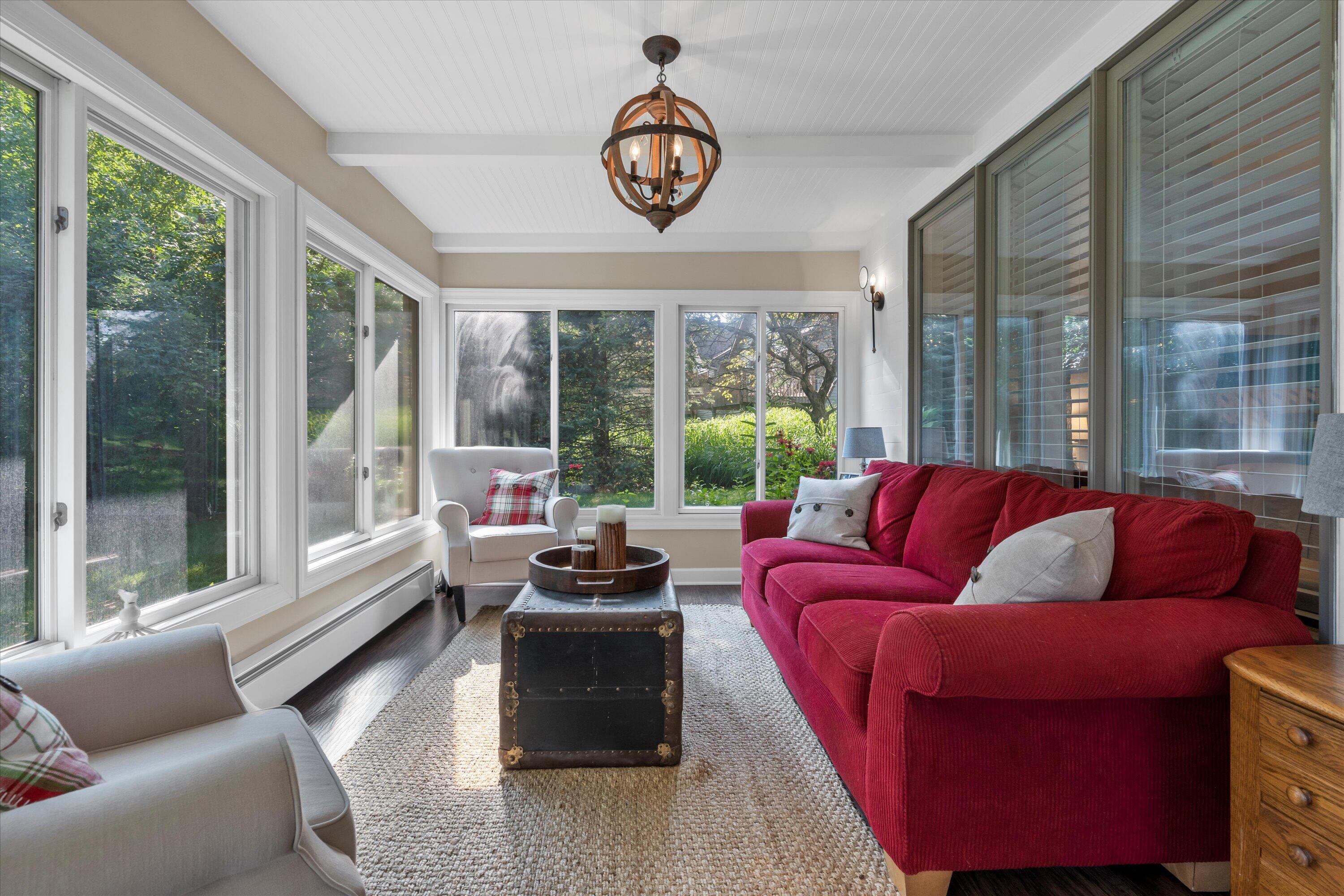 323 Parkview Ct