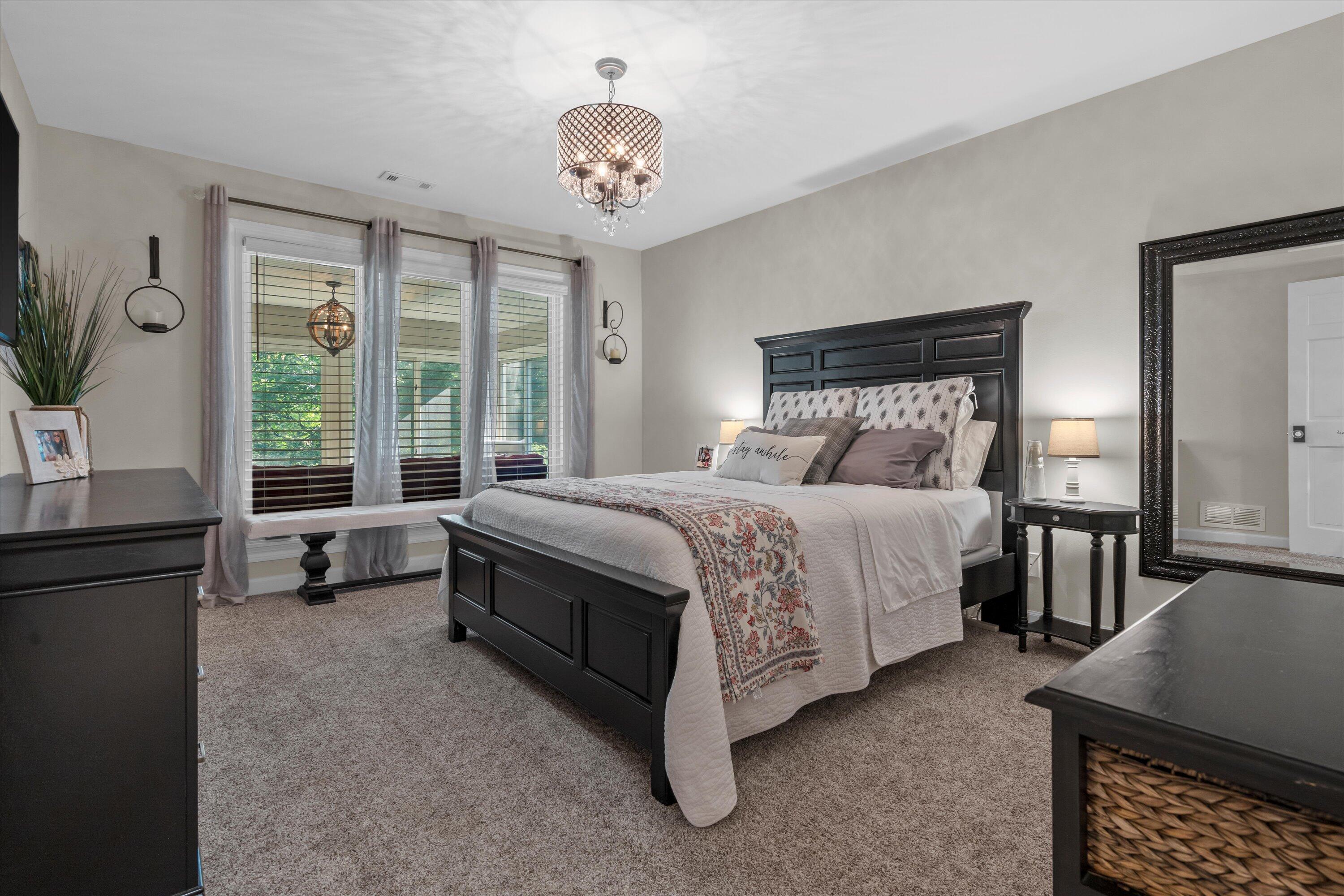 323 Parkview Ct