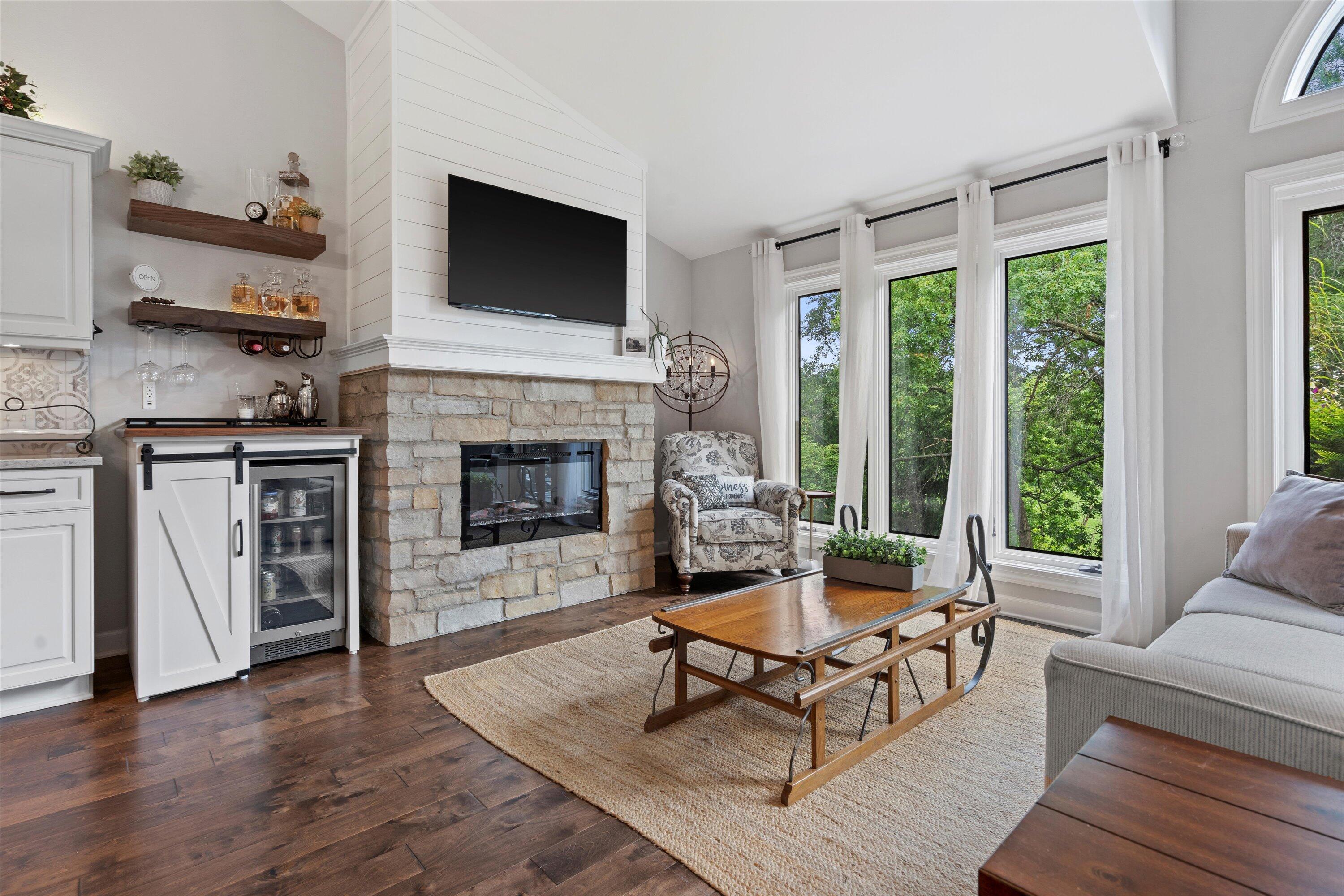 323 Parkview Ct