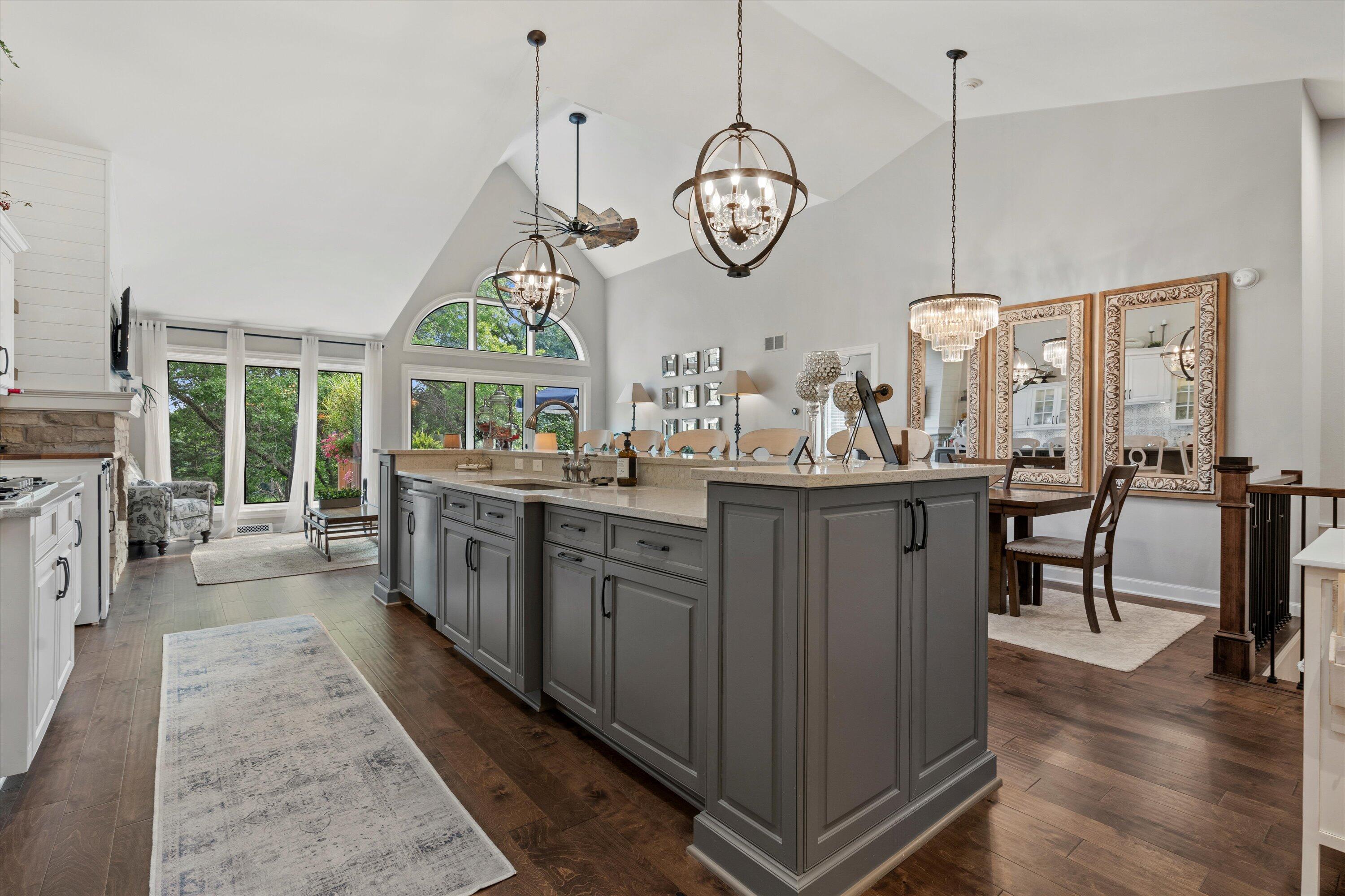323 Parkview Ct
