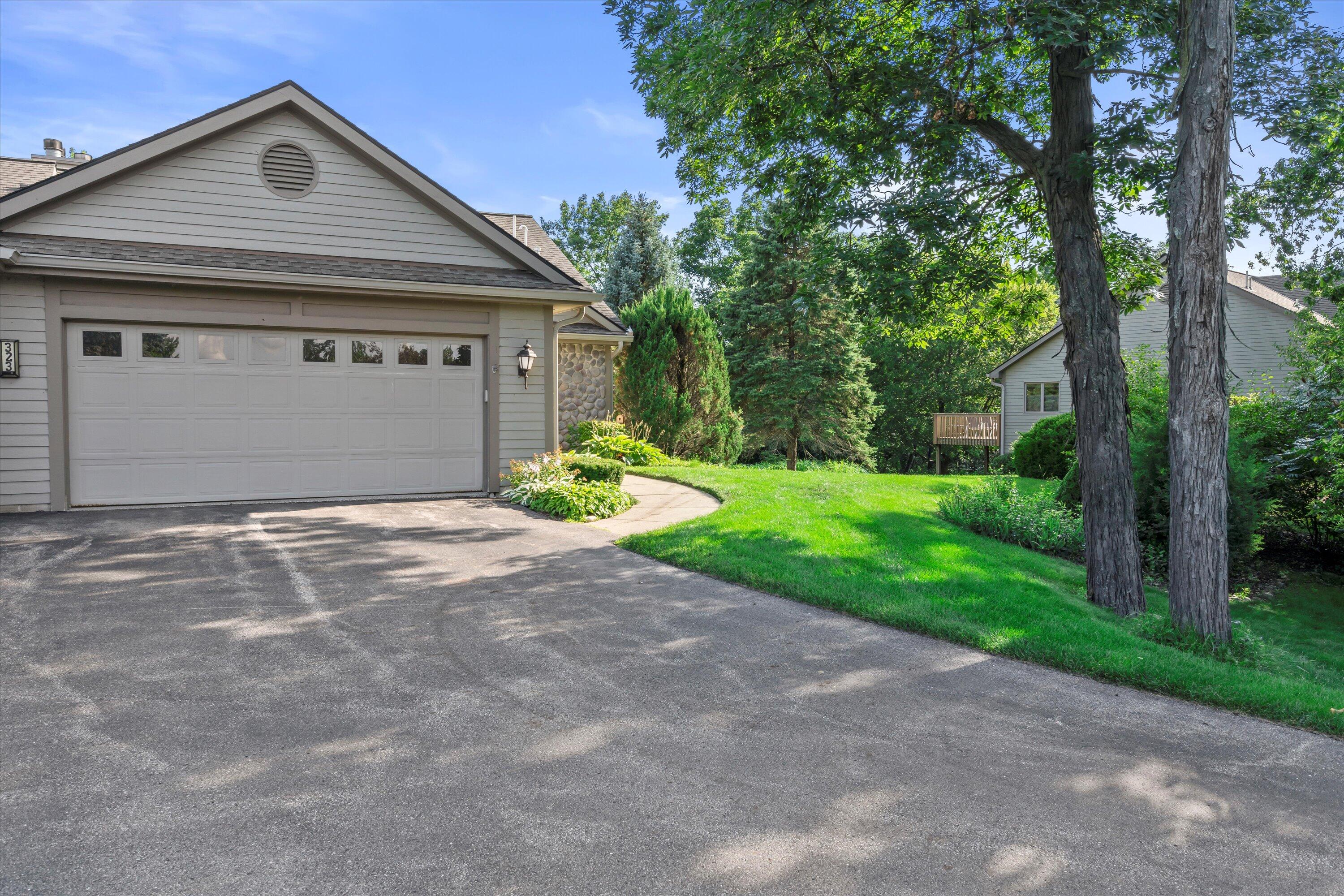 323 Parkview Ct