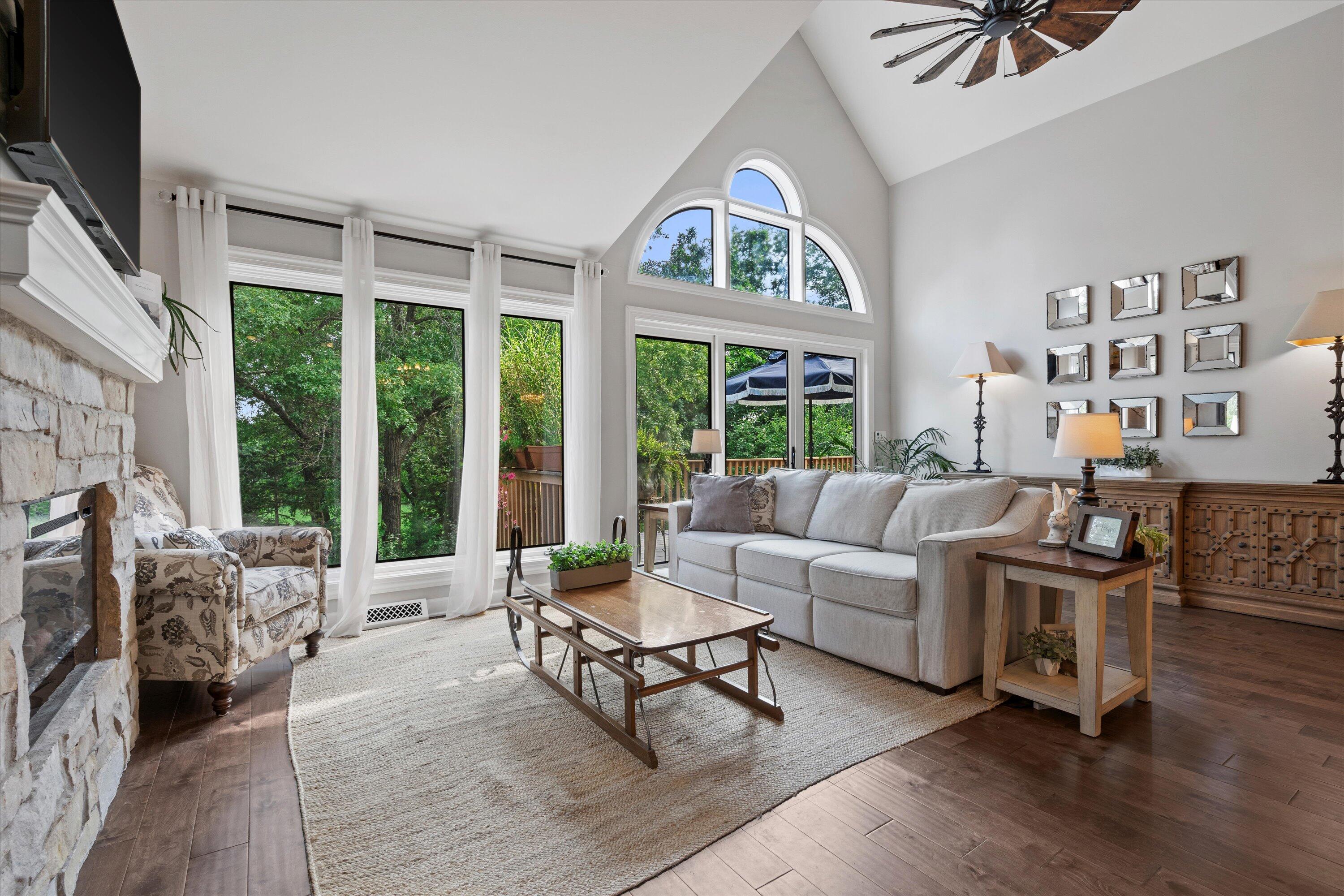 323 Parkview Ct