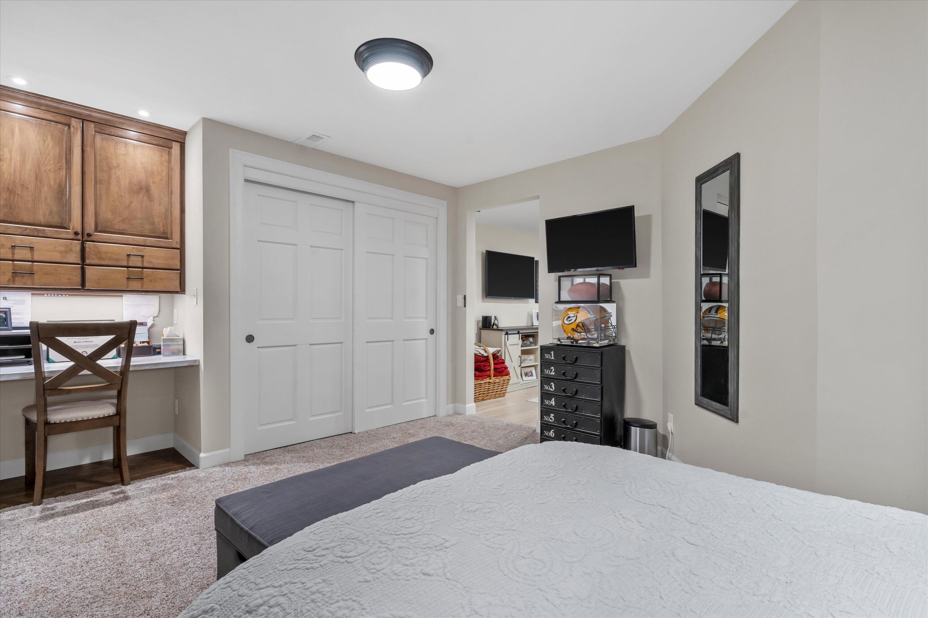 323 Parkview Ct