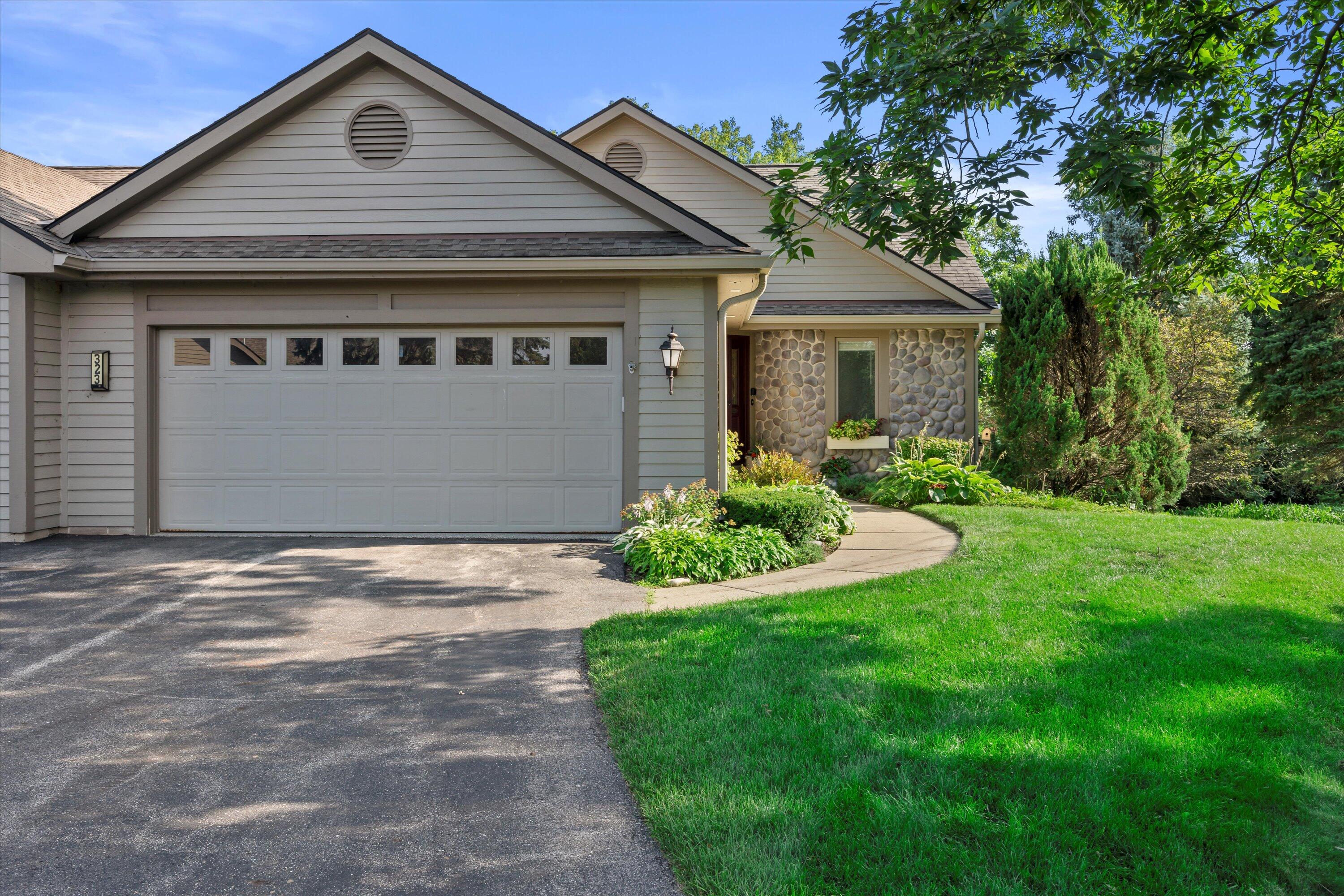 323 Parkview Ct