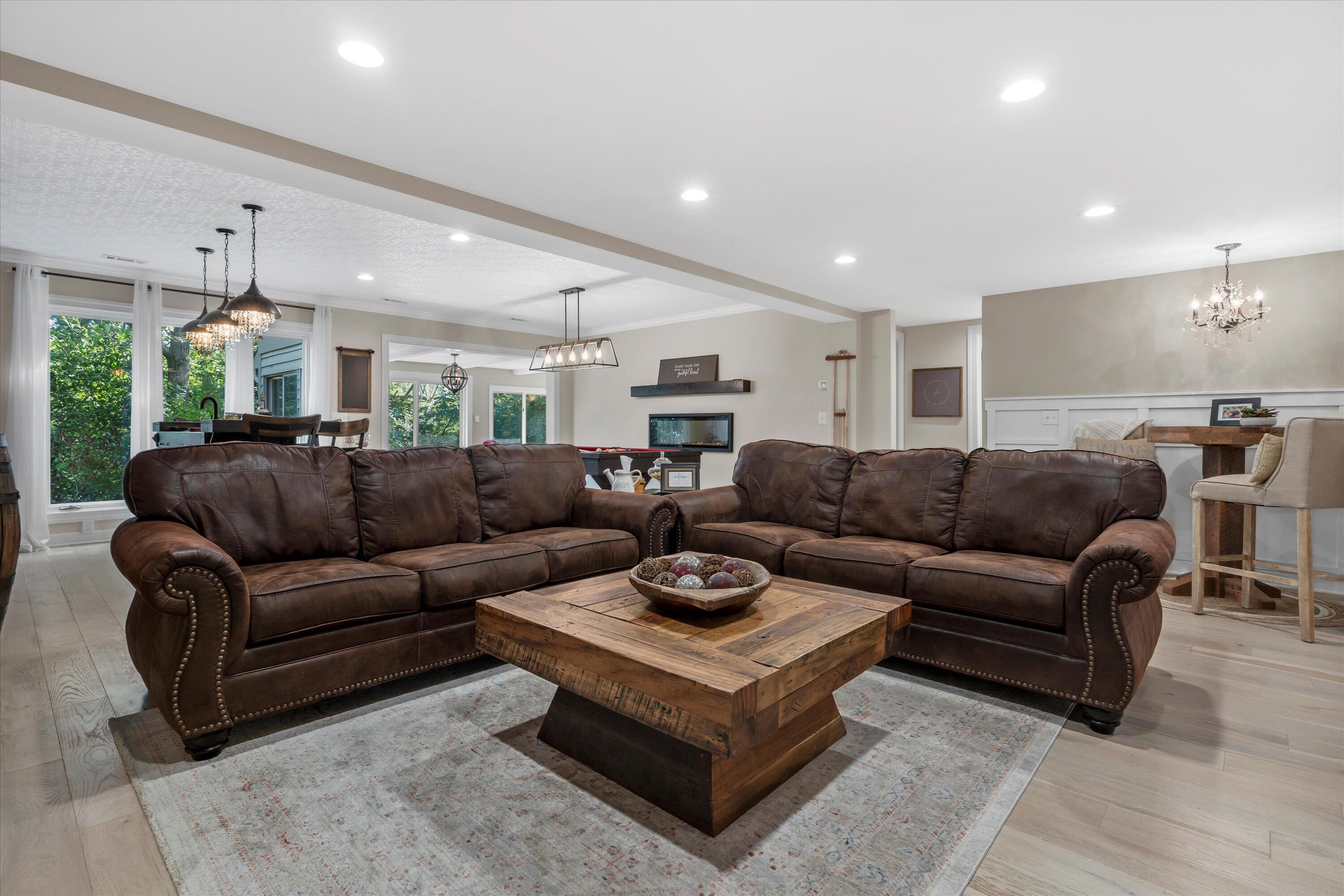 323 Parkview Ct