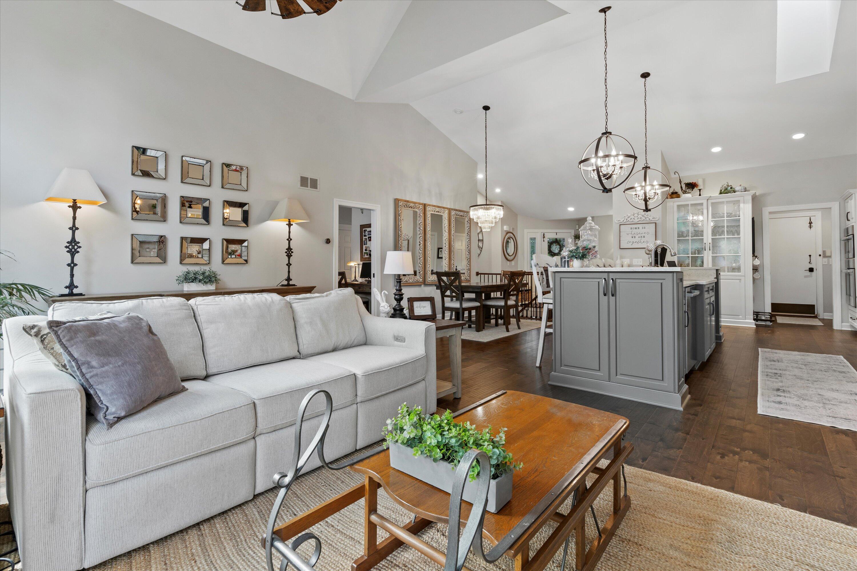 323 Parkview Ct