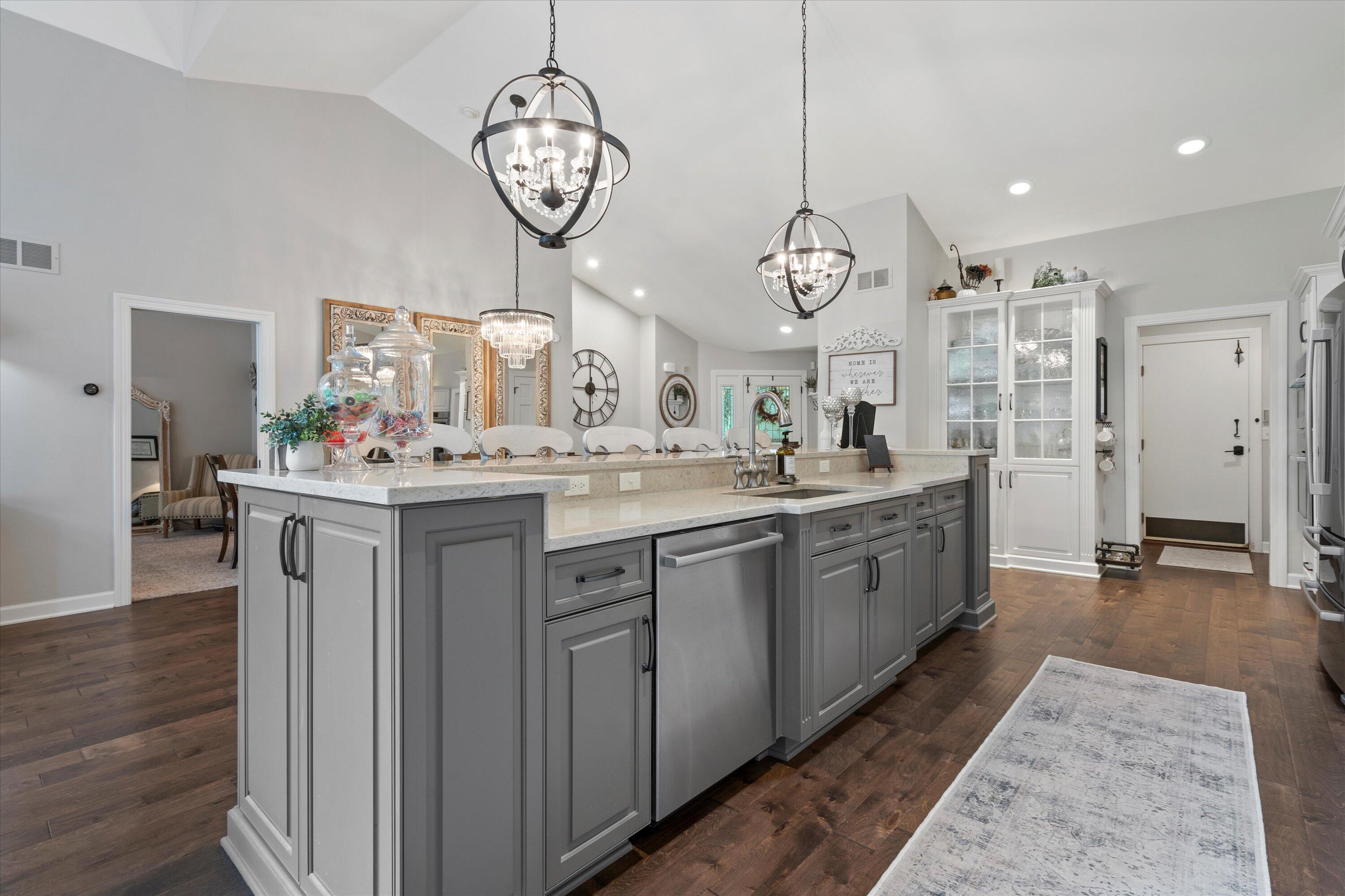 323 Parkview Ct