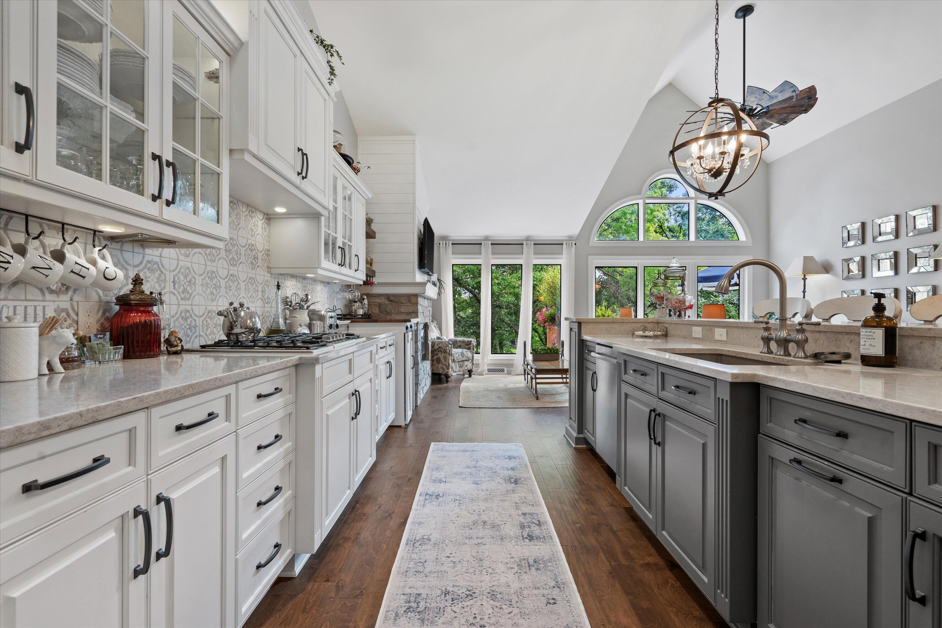 323 Parkview Ct
