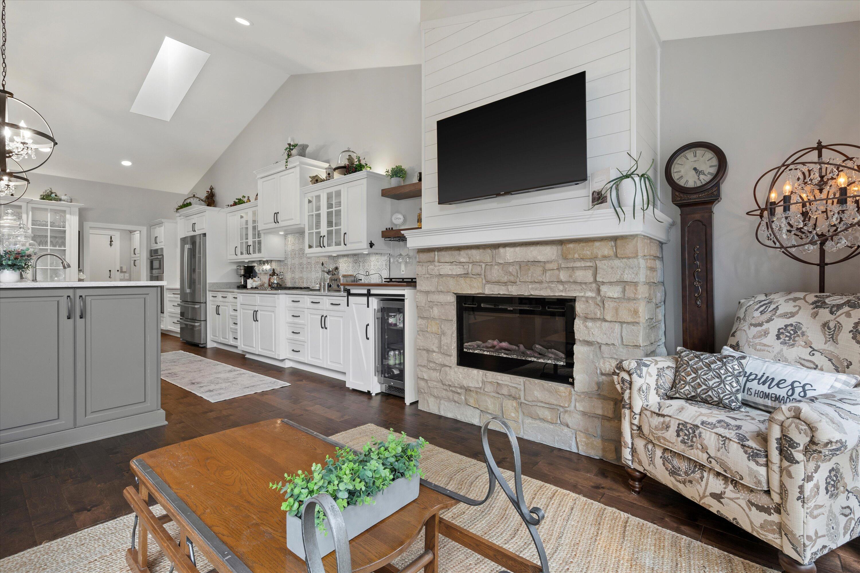 323 Parkview Ct