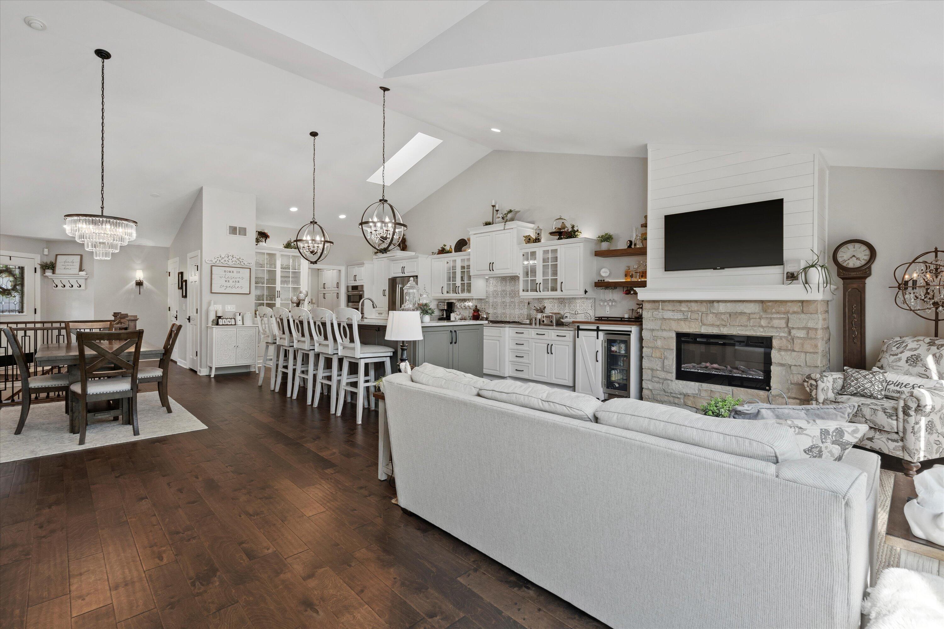 323 Parkview Ct