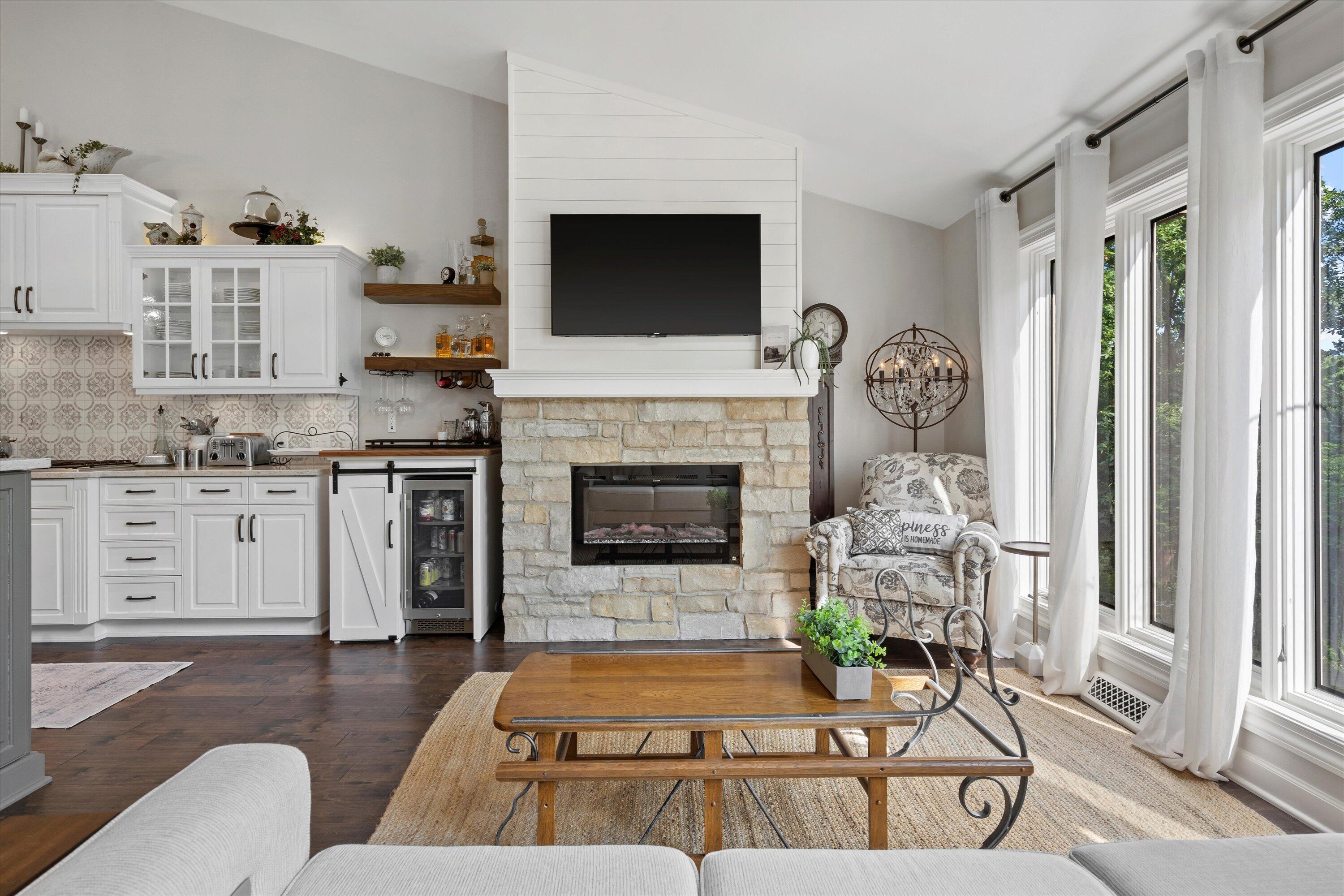 323 Parkview Ct