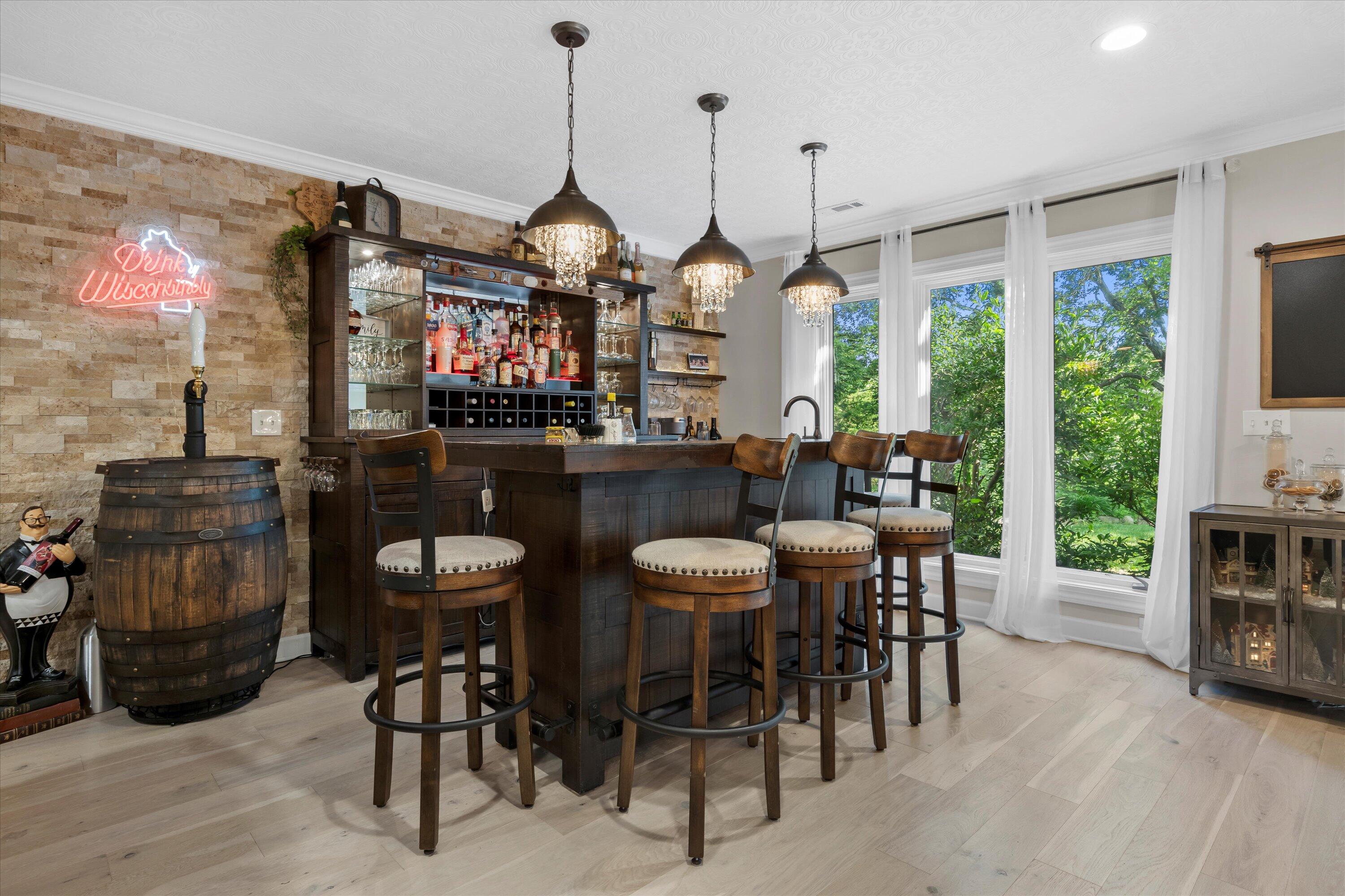 323 Parkview Ct