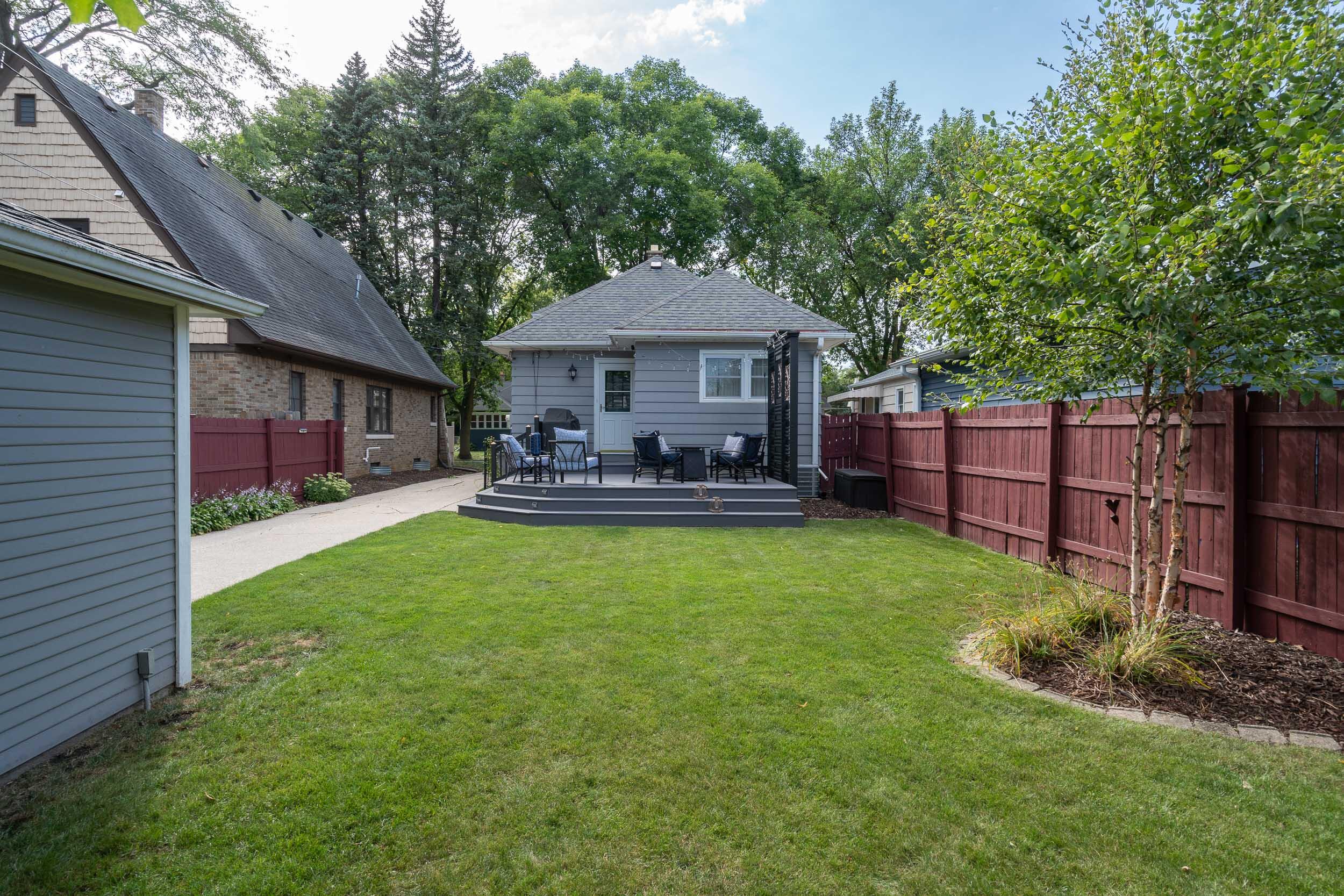 208 N 72nd St