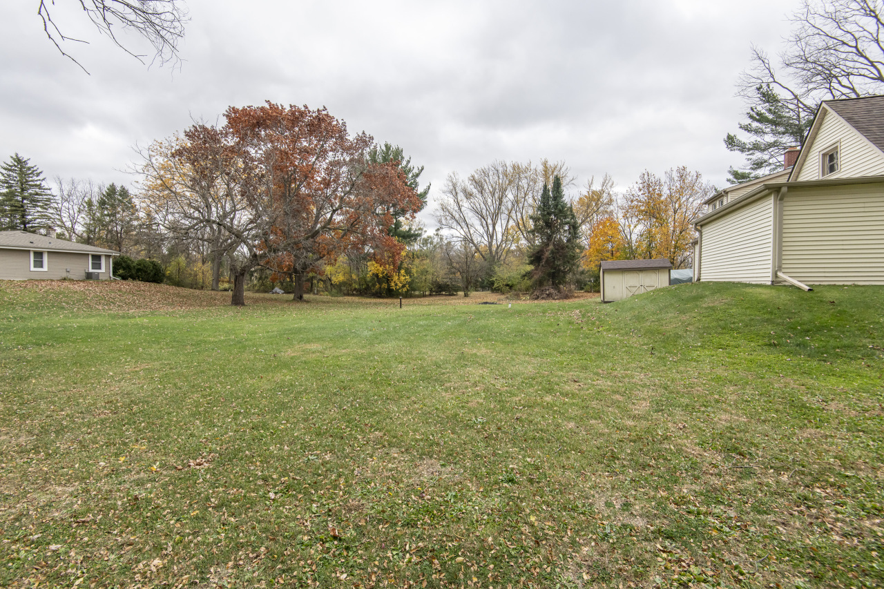 W256S5114 Oakdale Dr