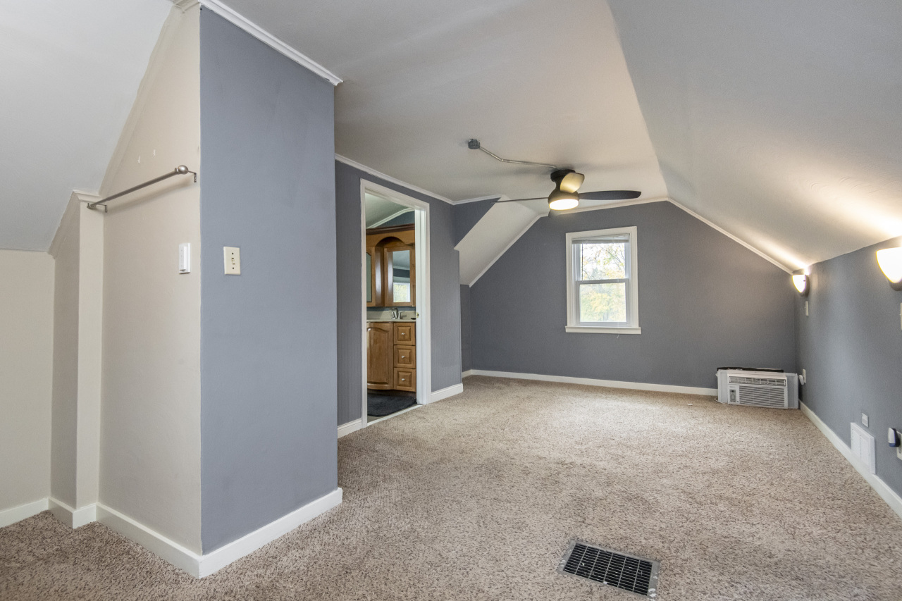 W256S5114 Oakdale Dr