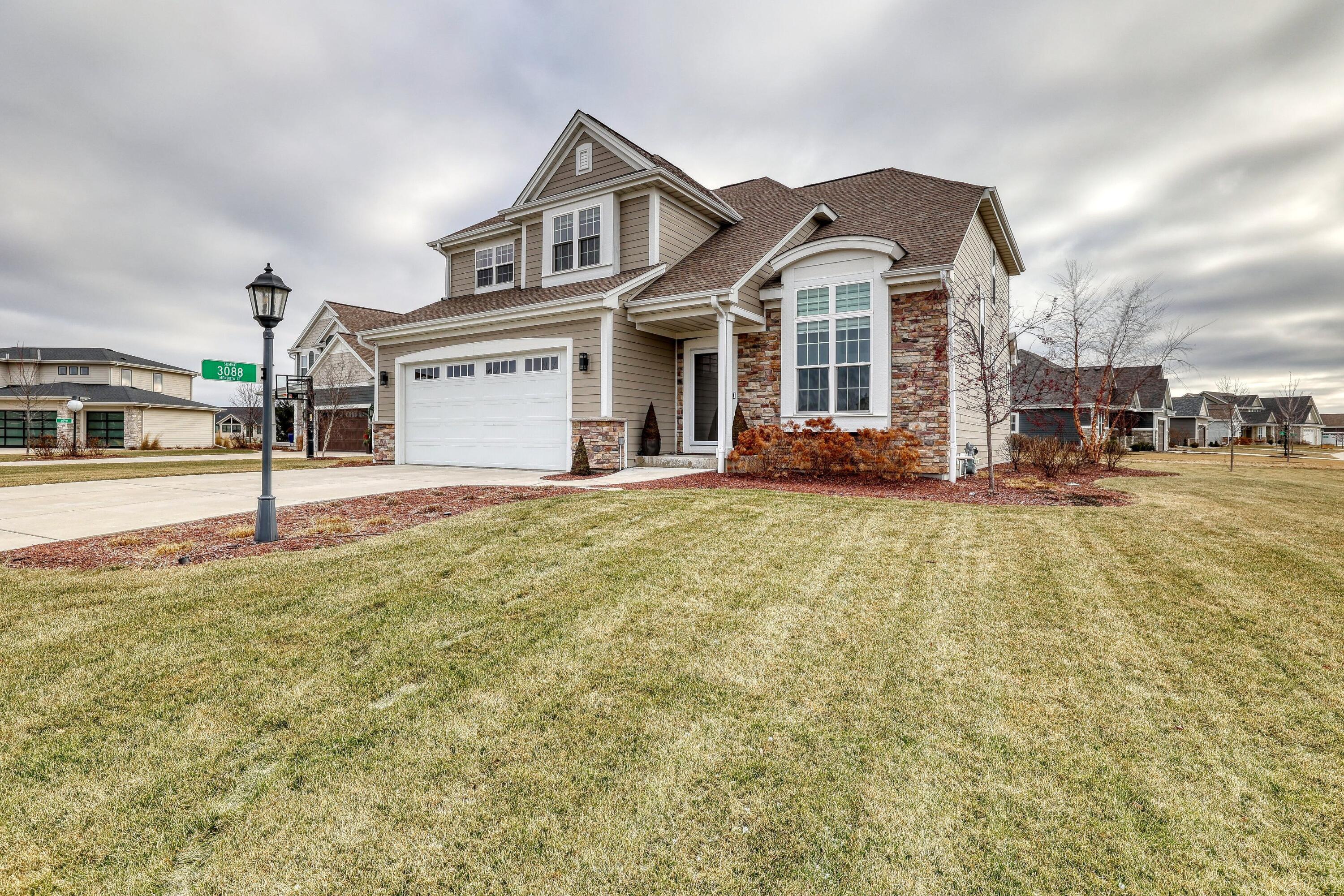 3088 Mendota Ct