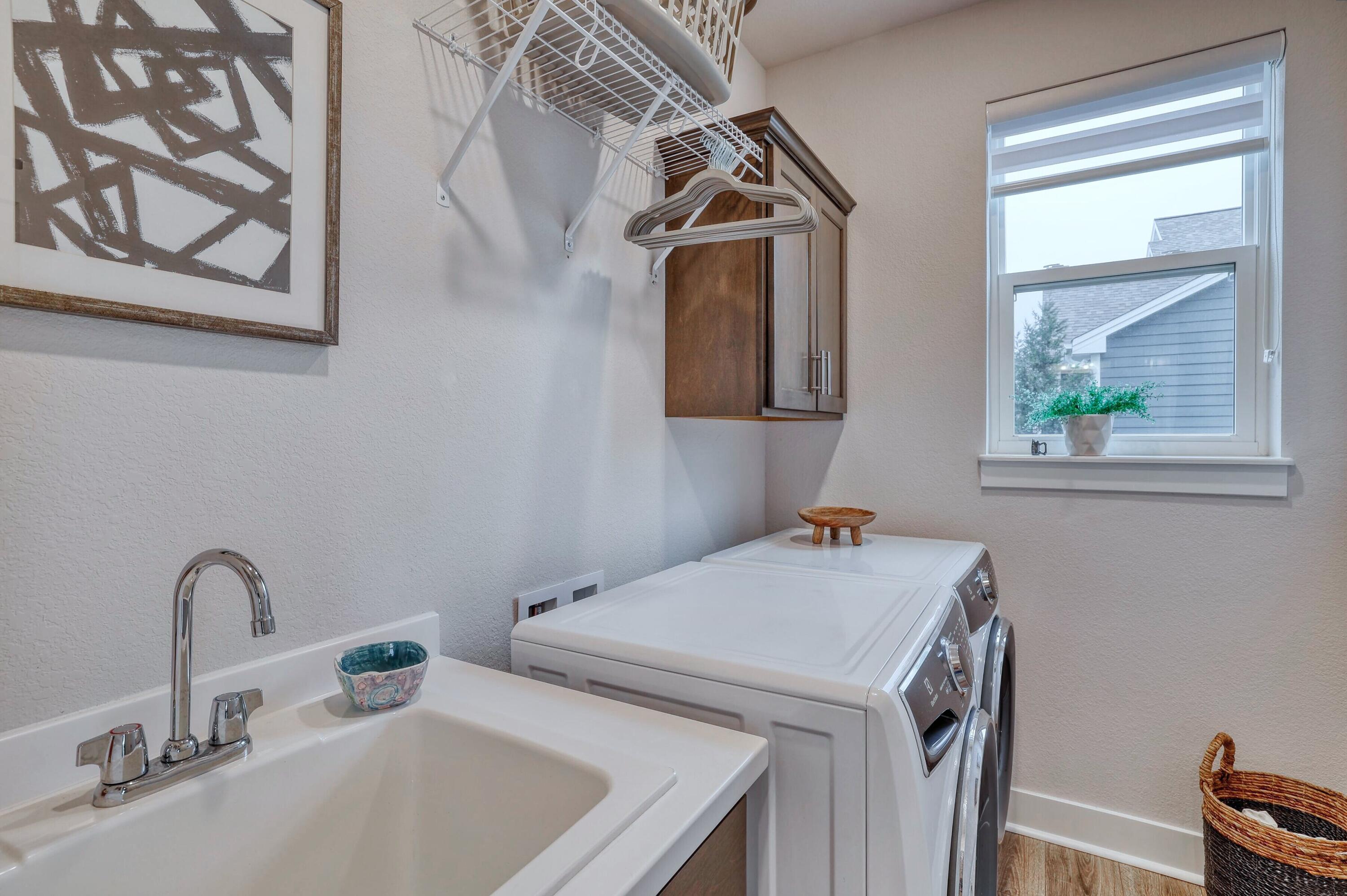 3088 Mendota Ct