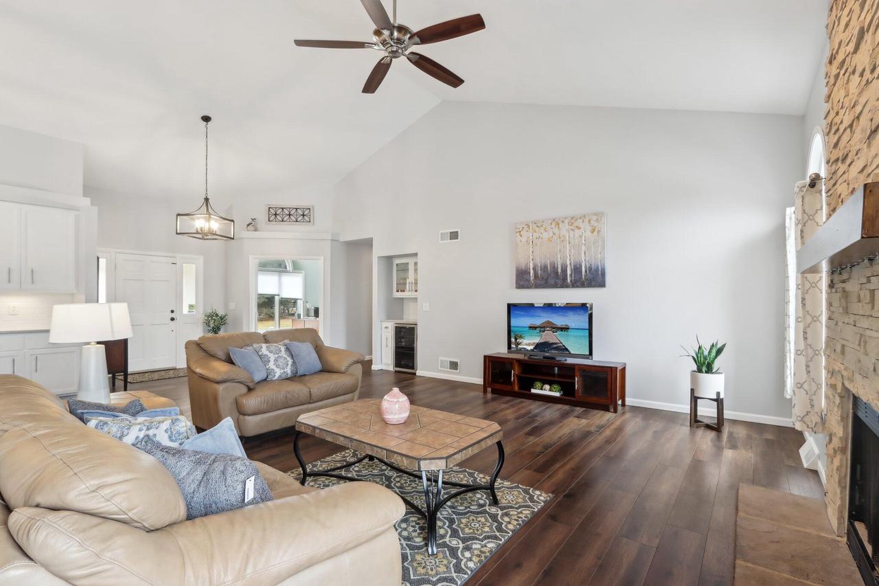 W302N1661 Crooked Creek ROAD