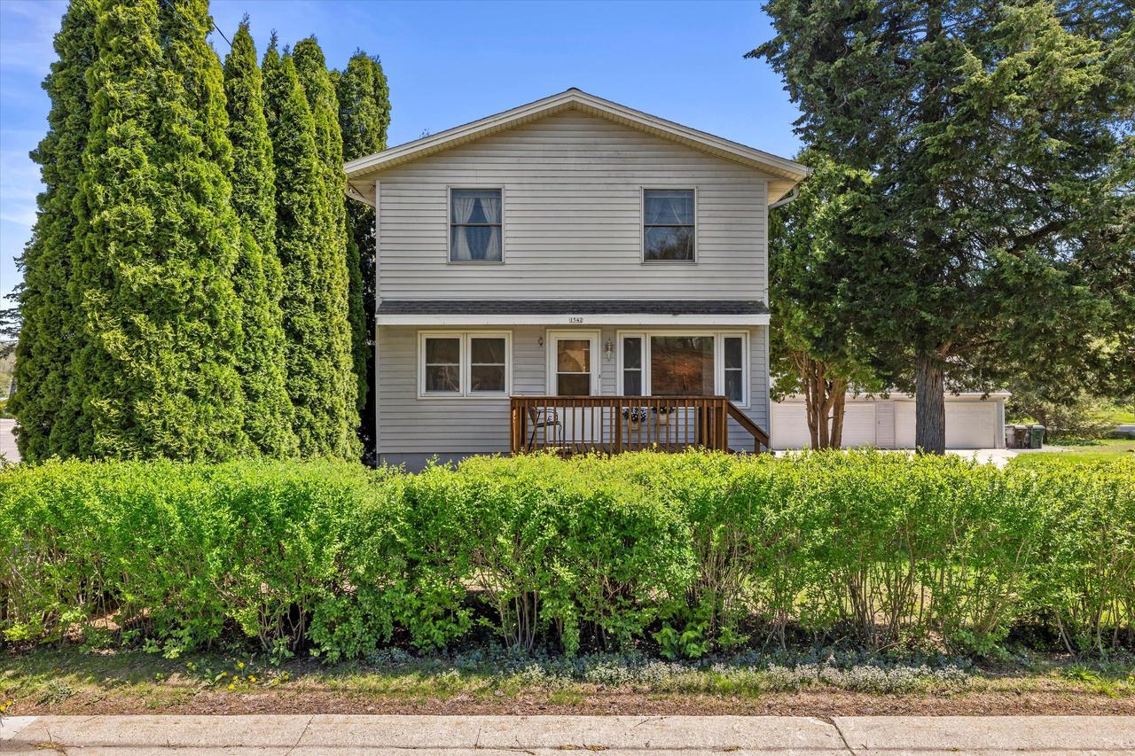 1542 3rd STREET