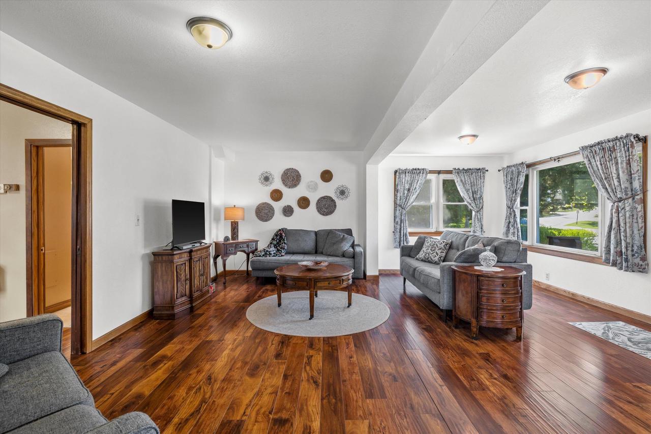 1542 3rd STREET