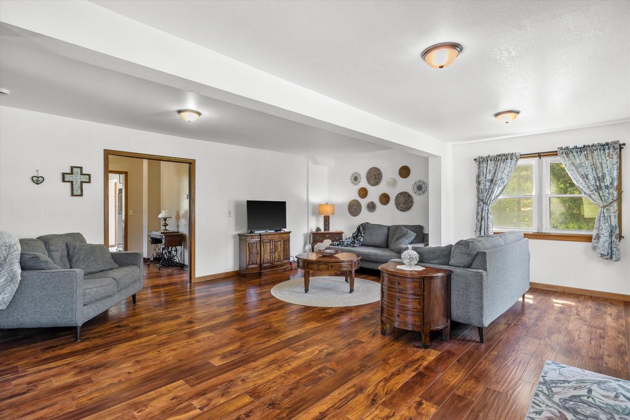1542 3rd STREET