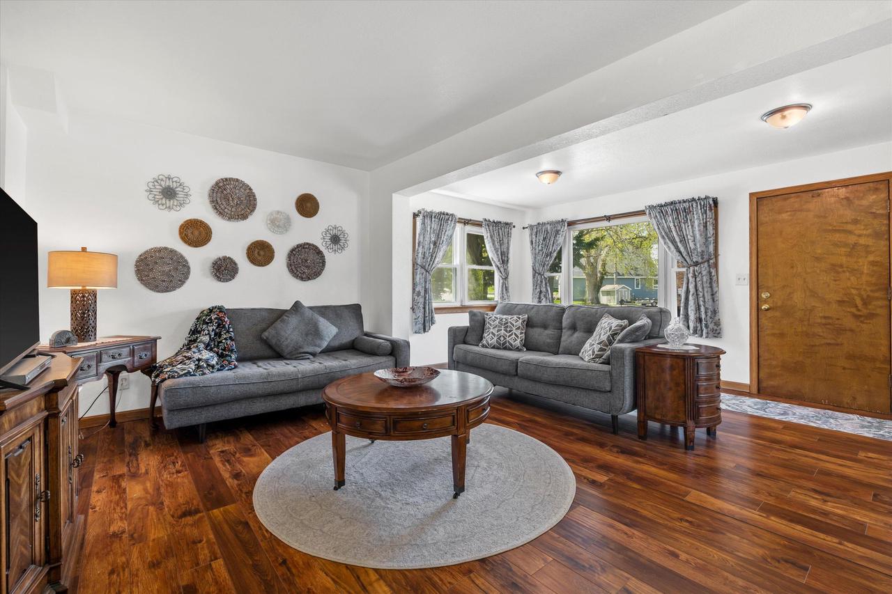 1542 3rd STREET