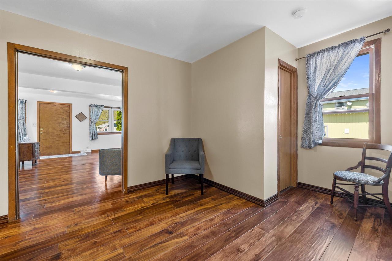 1542 3rd STREET