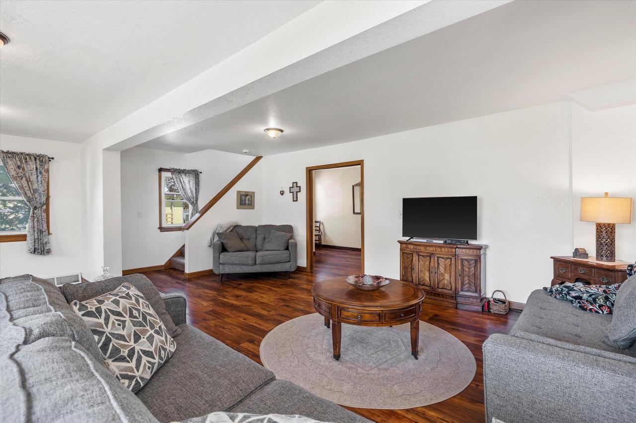 1542 3rd STREET