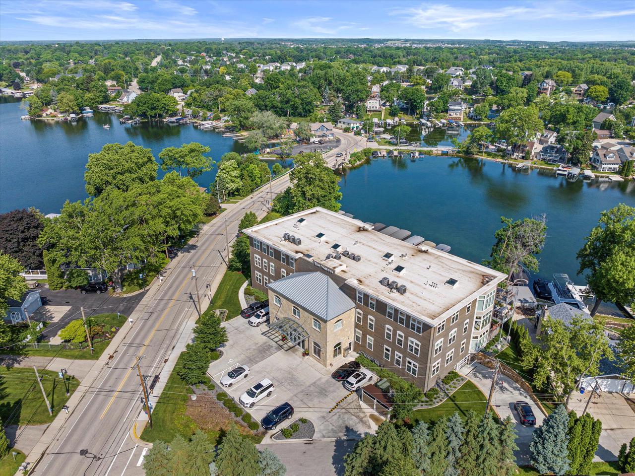 N52W35002 Lake DRIVE 302