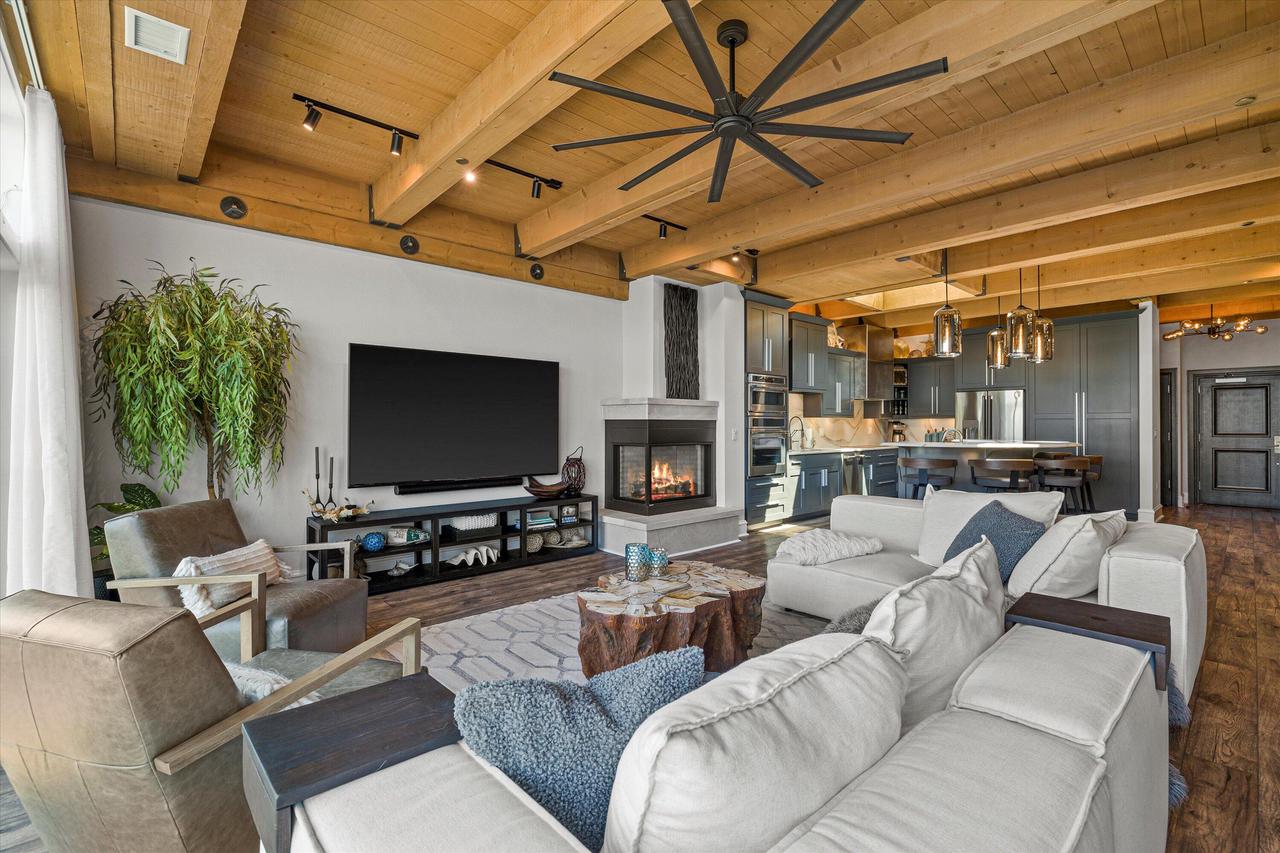 N52W35002 Lake DRIVE 302