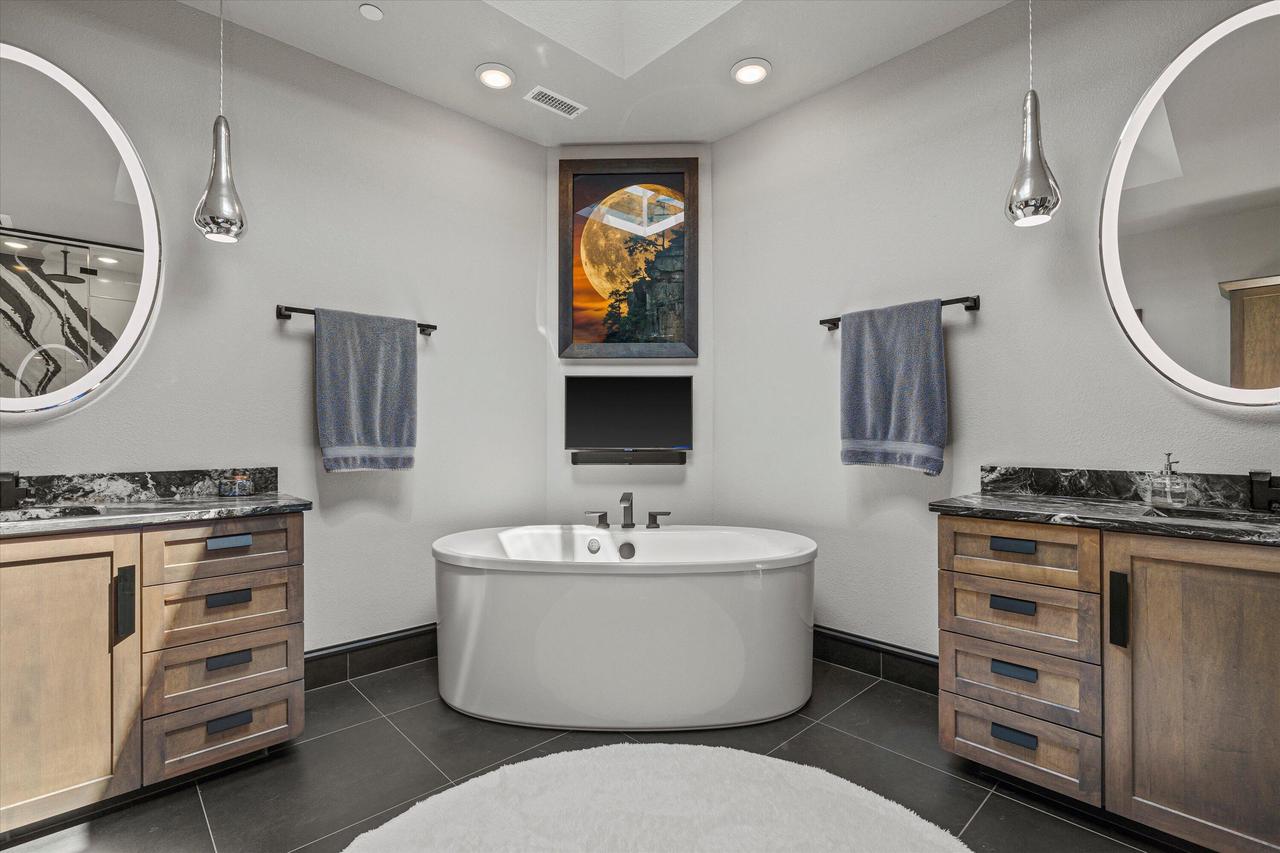 N52W35002 Lake DRIVE 302