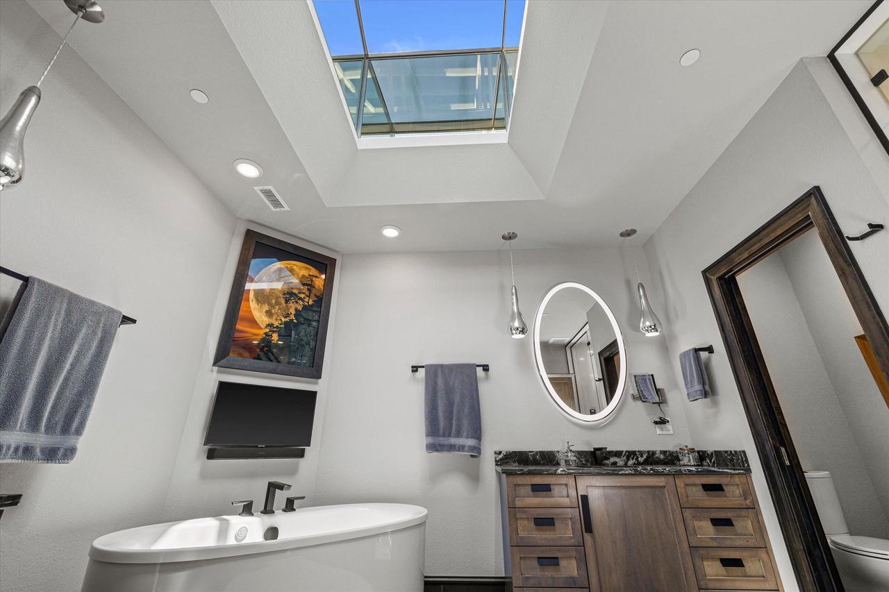 N52W35002 Lake DRIVE 302