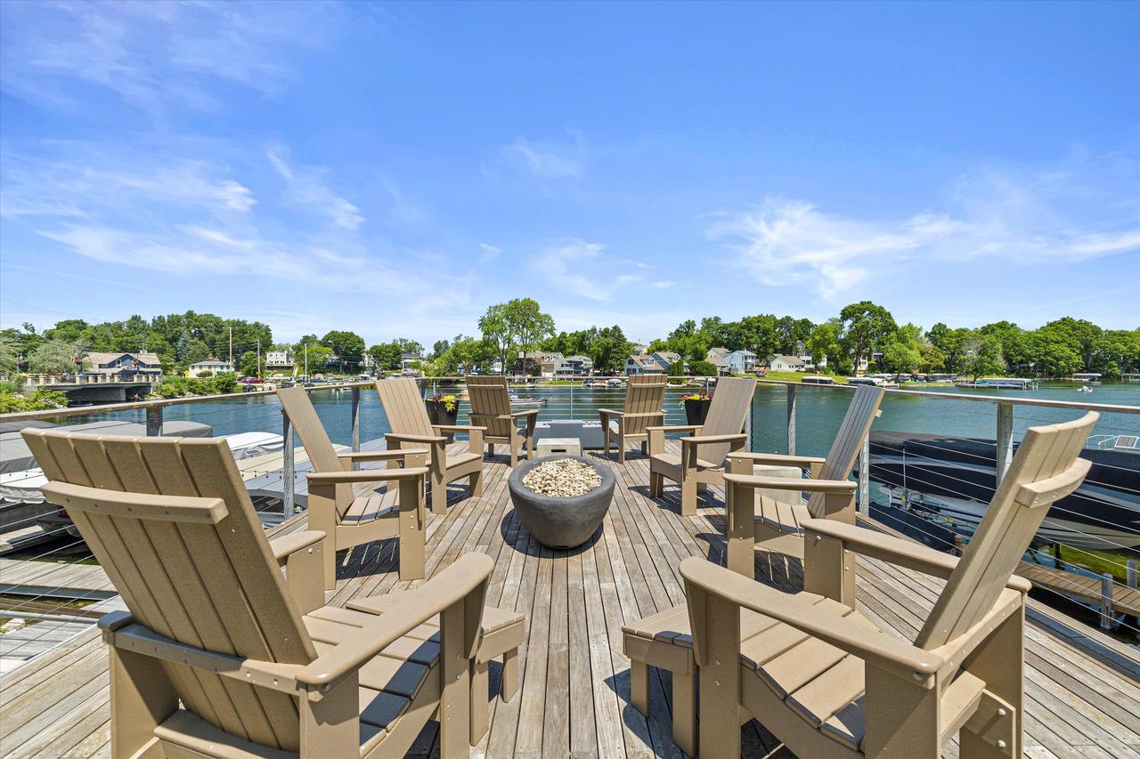 N52W35002 Lake DRIVE 302