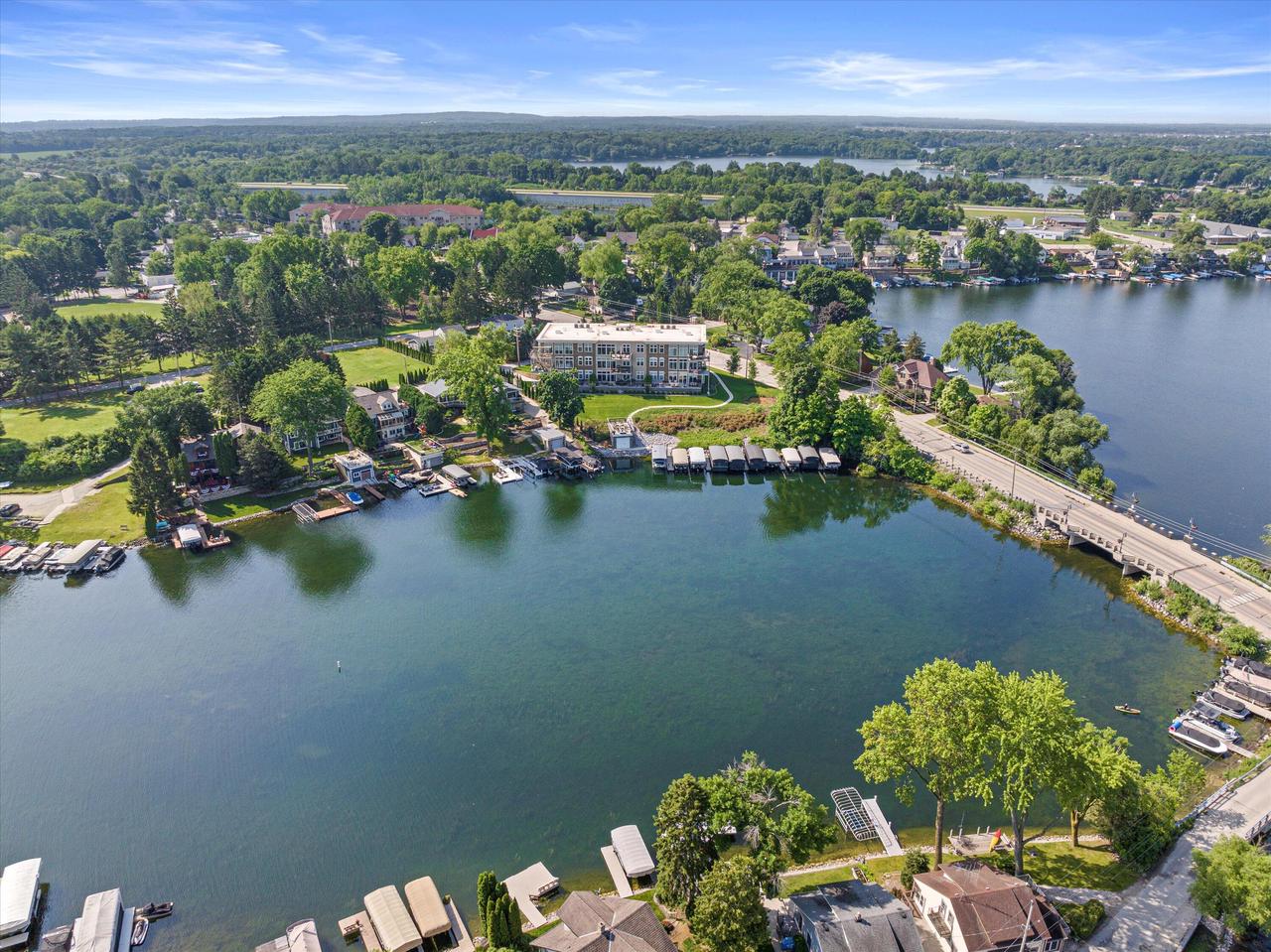 N52W35002 Lake DRIVE 302