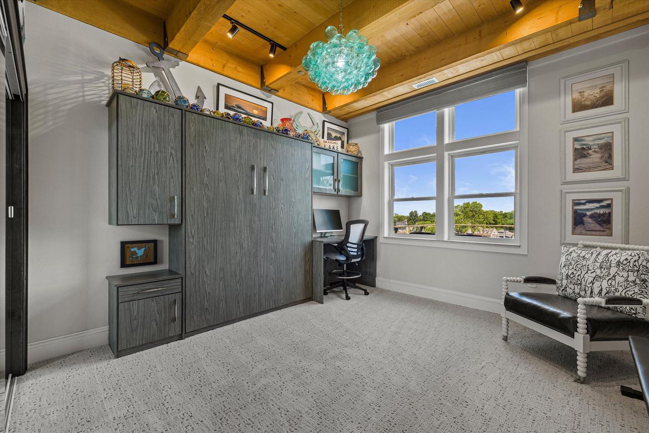 N52W35002 Lake DRIVE 302