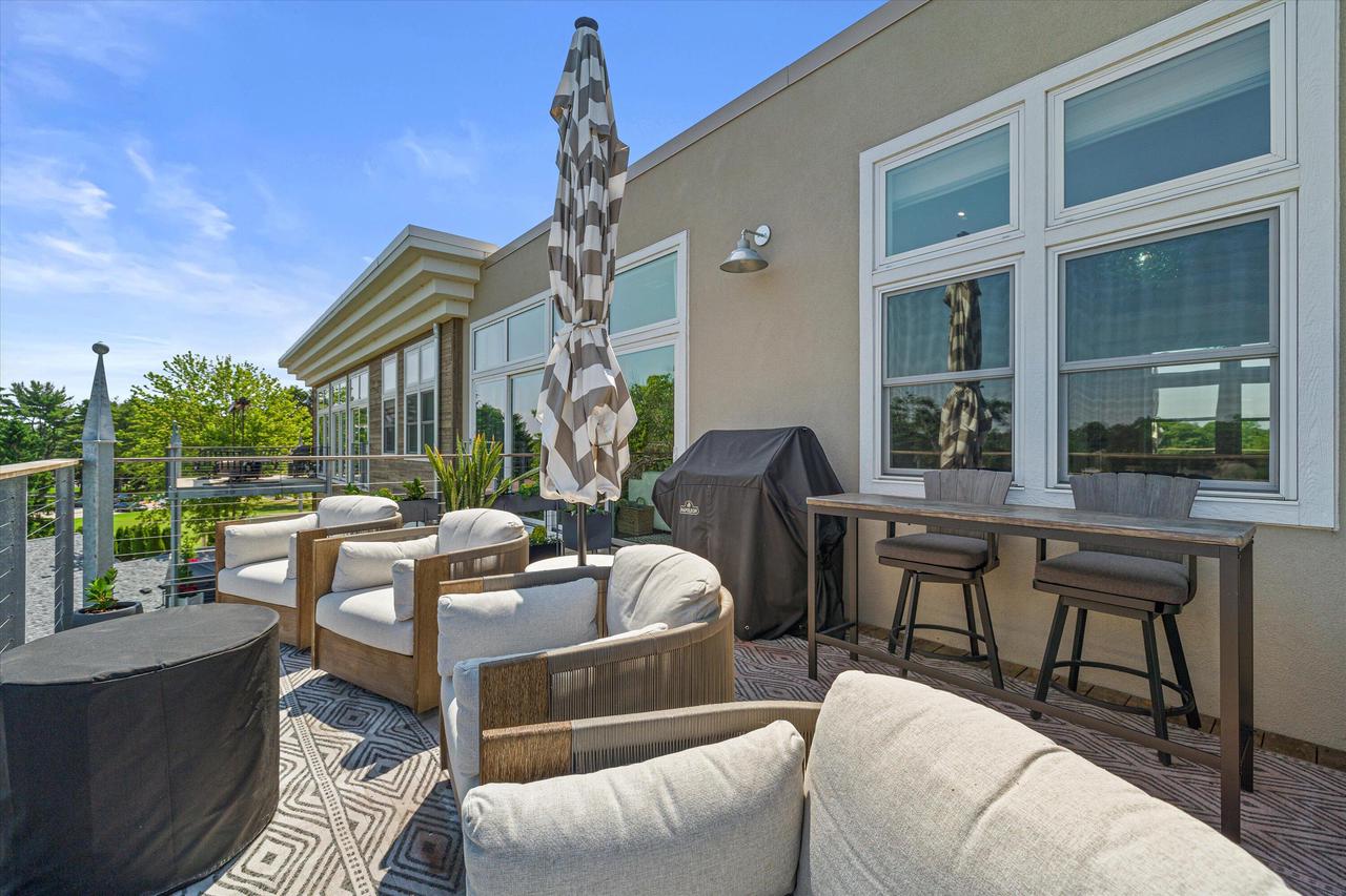N52W35002 Lake DRIVE 302