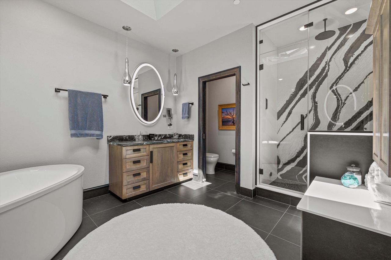 N52W35002 Lake DRIVE 302