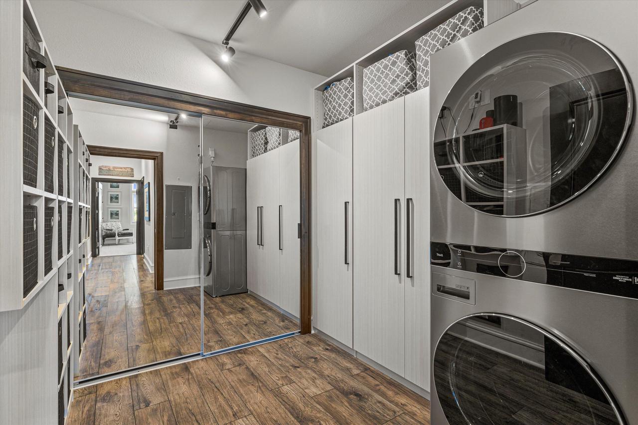 N52W35002 Lake DRIVE 302