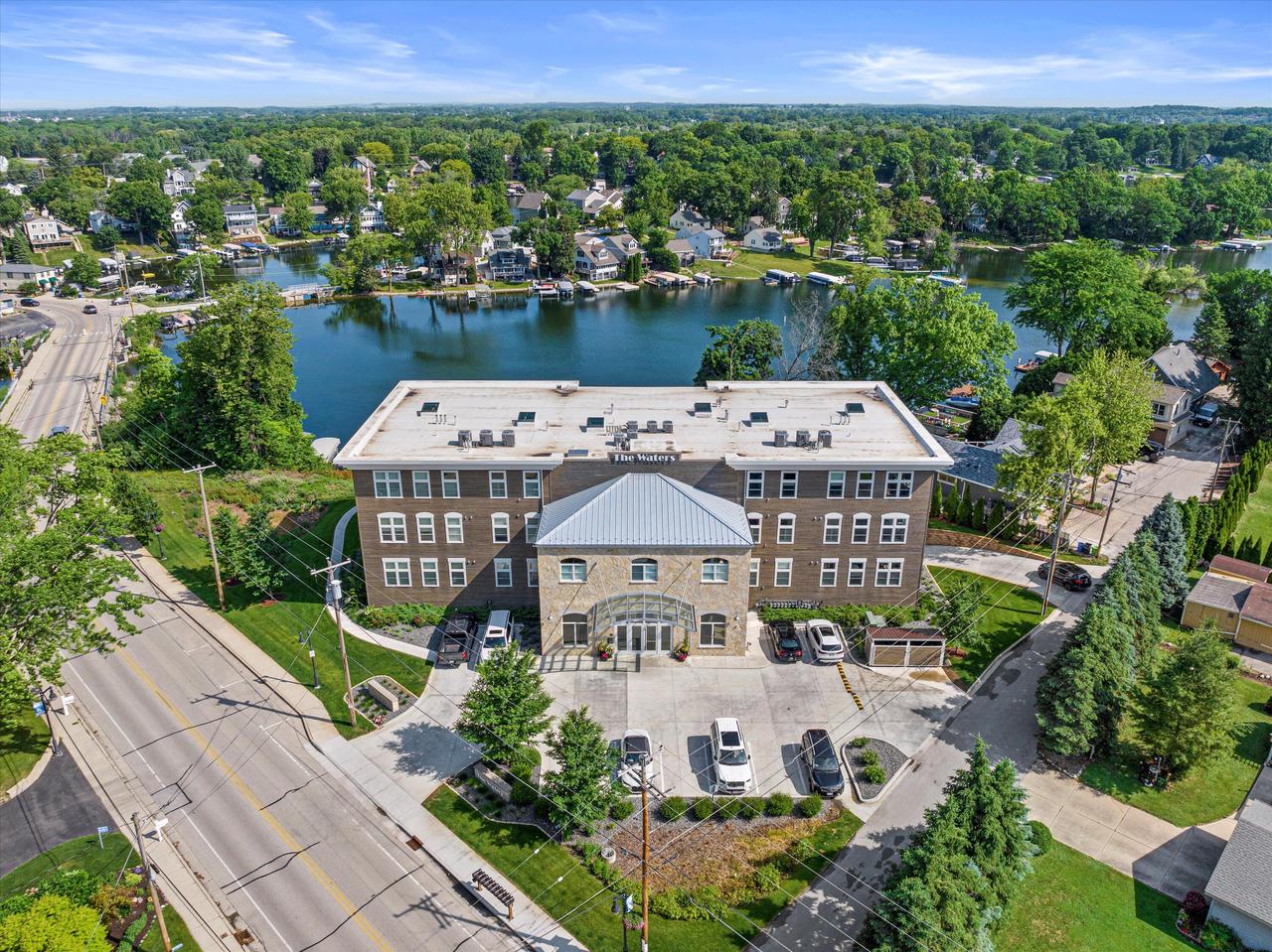 N52W35002 Lake DRIVE 302
