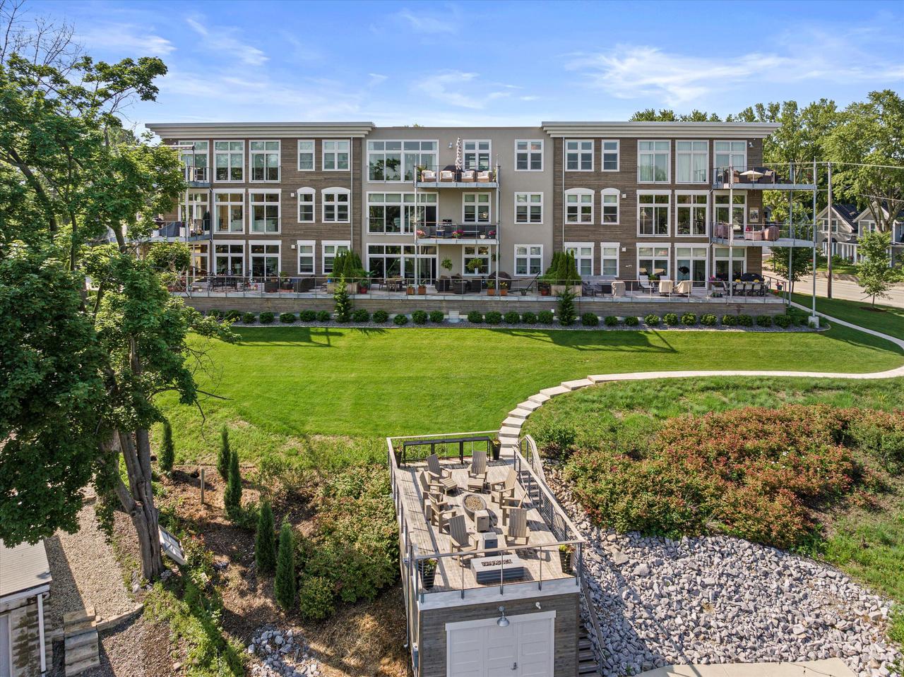 N52W35002 Lake DRIVE 302