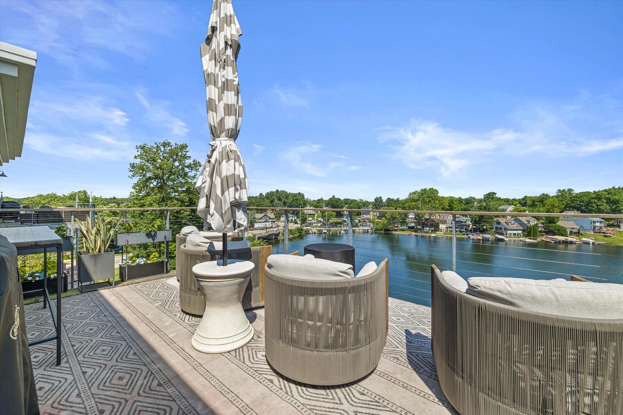 N52W35002 Lake DRIVE 302