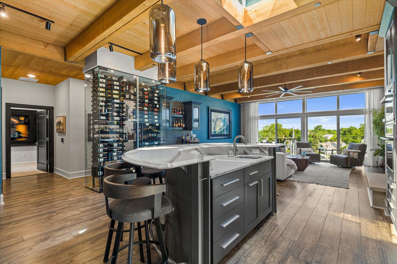 N52W35002 Lake DRIVE 302