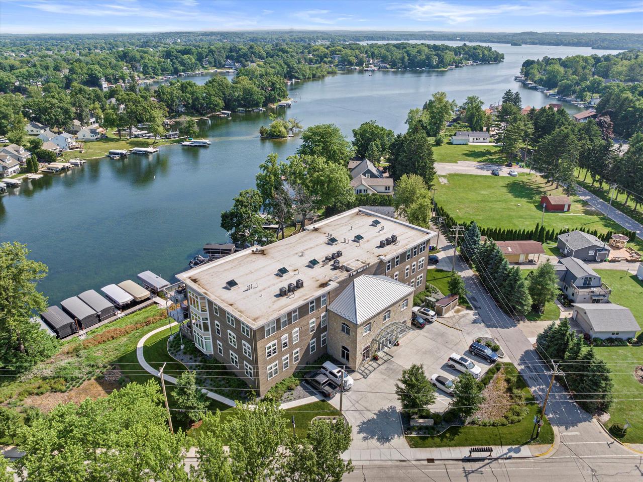 N52W35002 Lake DRIVE 302