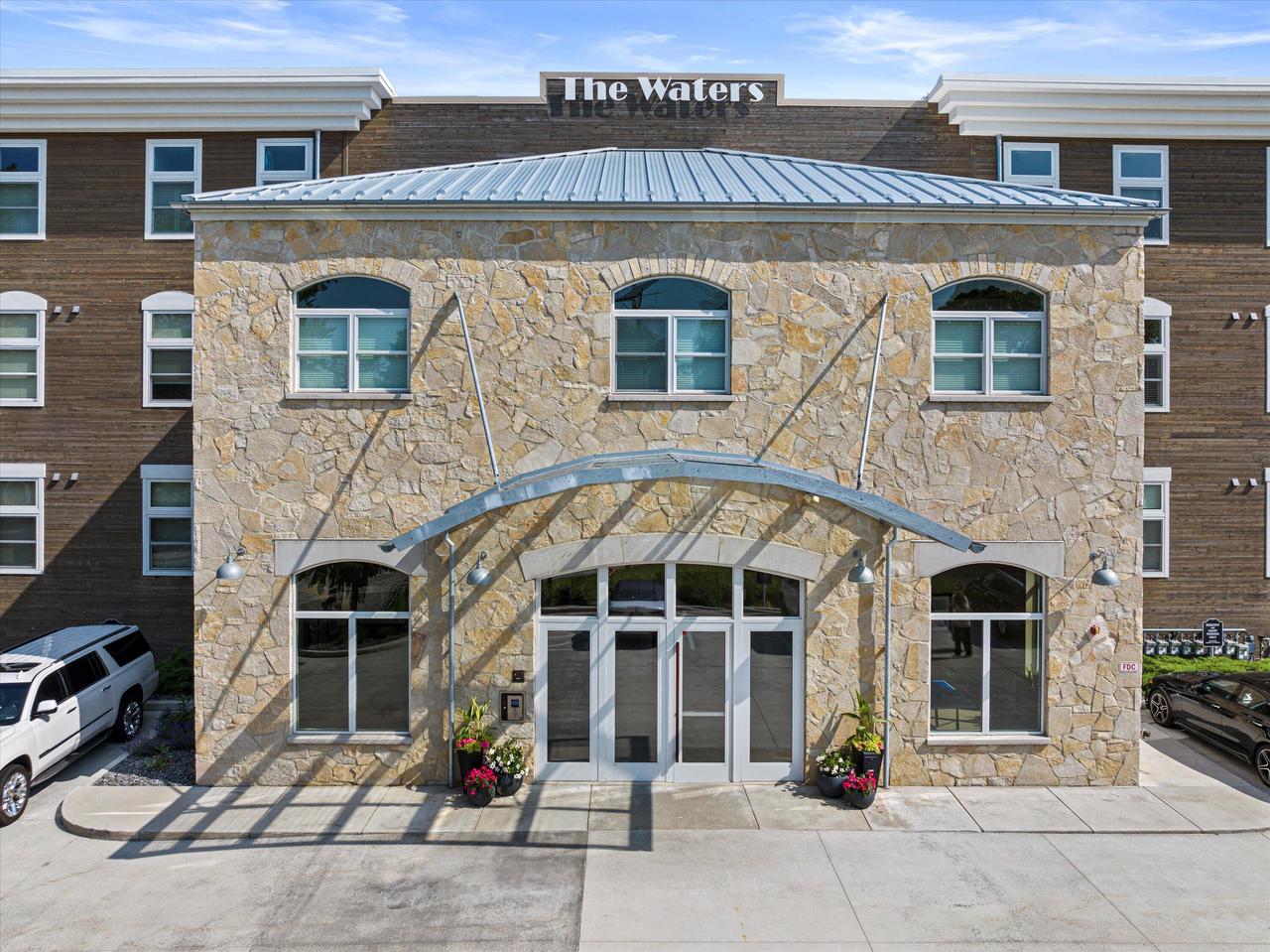 N52W35002 Lake DRIVE 302