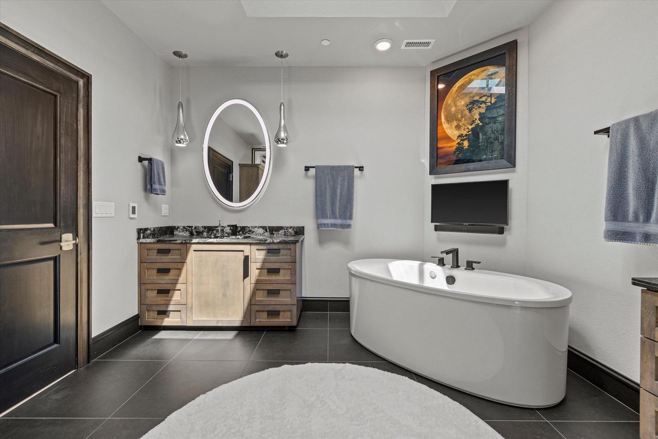 N52W35002 Lake DRIVE 302