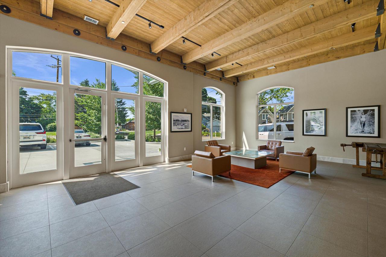 N52W35002 Lake DRIVE 302
