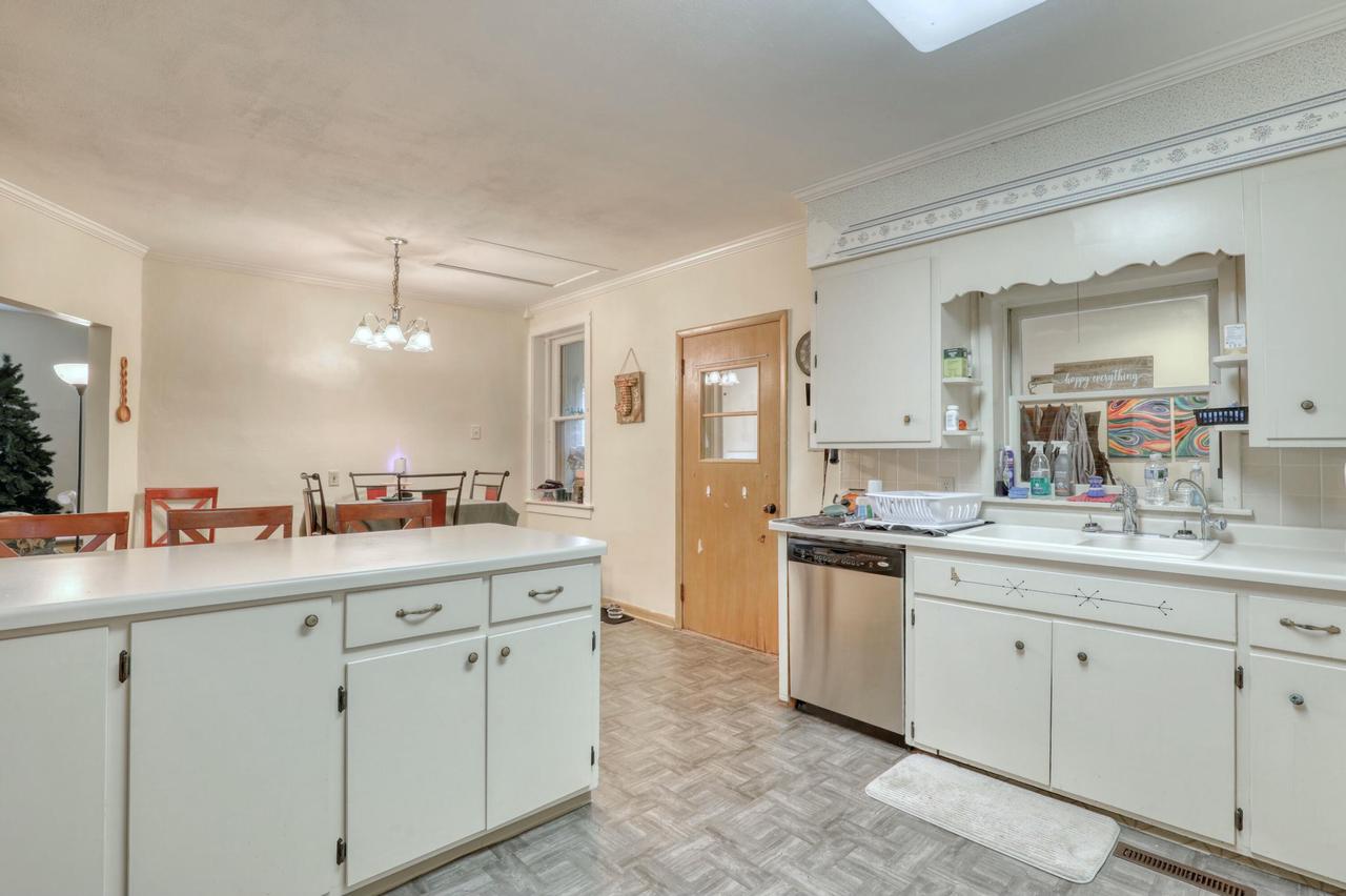 W2546 Roosevelt ROAD