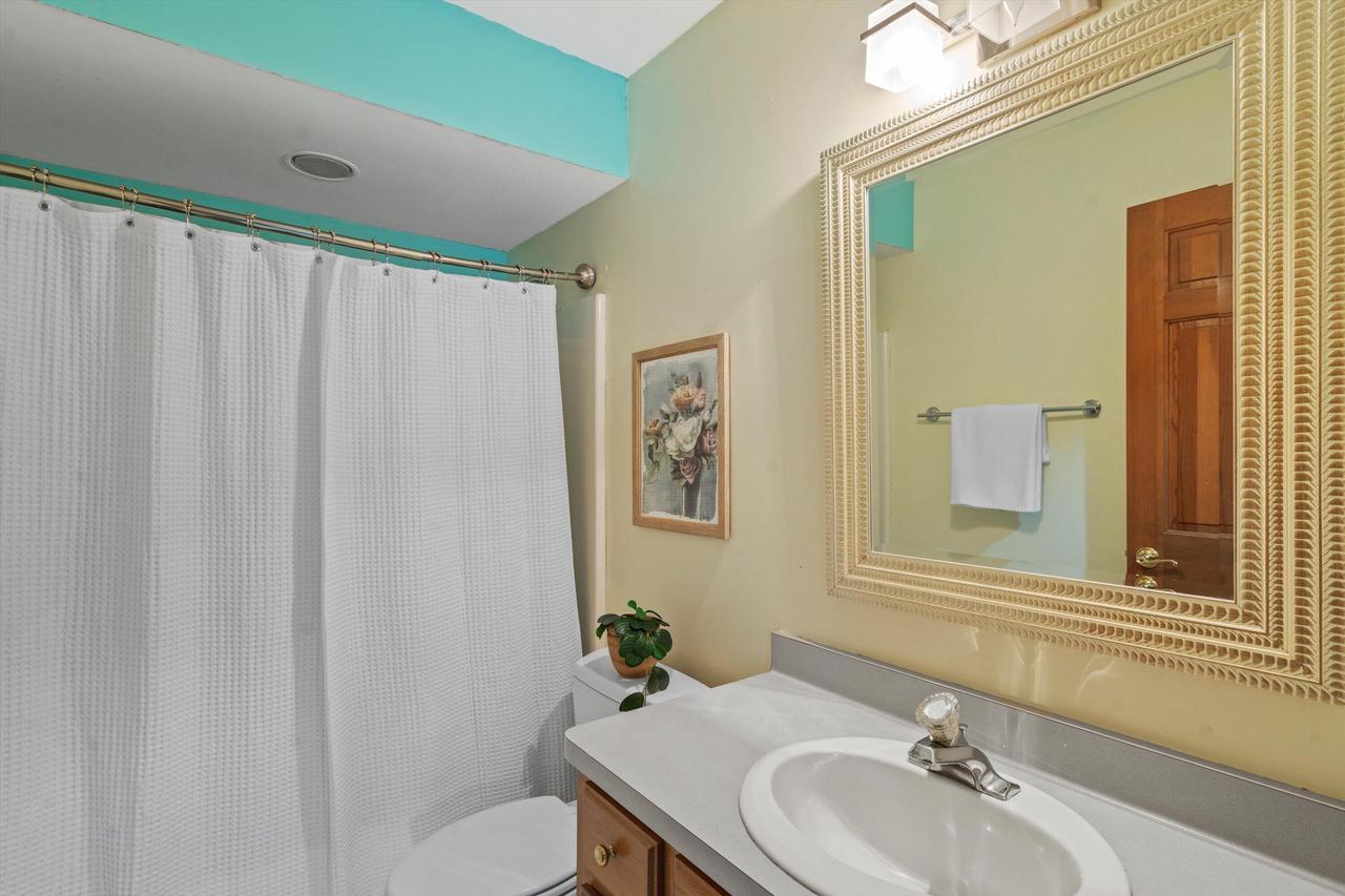 2600 Whitby COURT